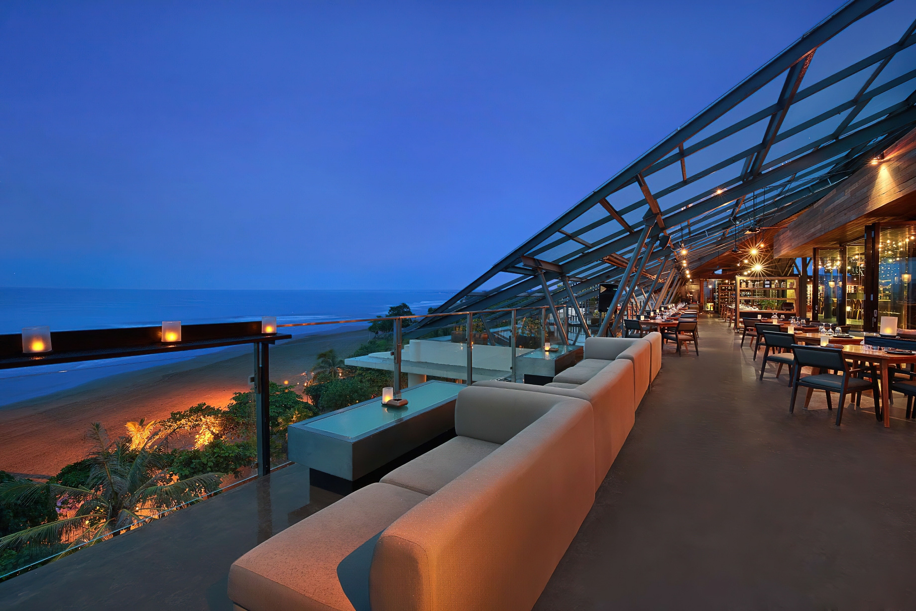 Anantara Seminyak Bali Resort - Bali, Indonesia - MoonLite Kitchen and Bar