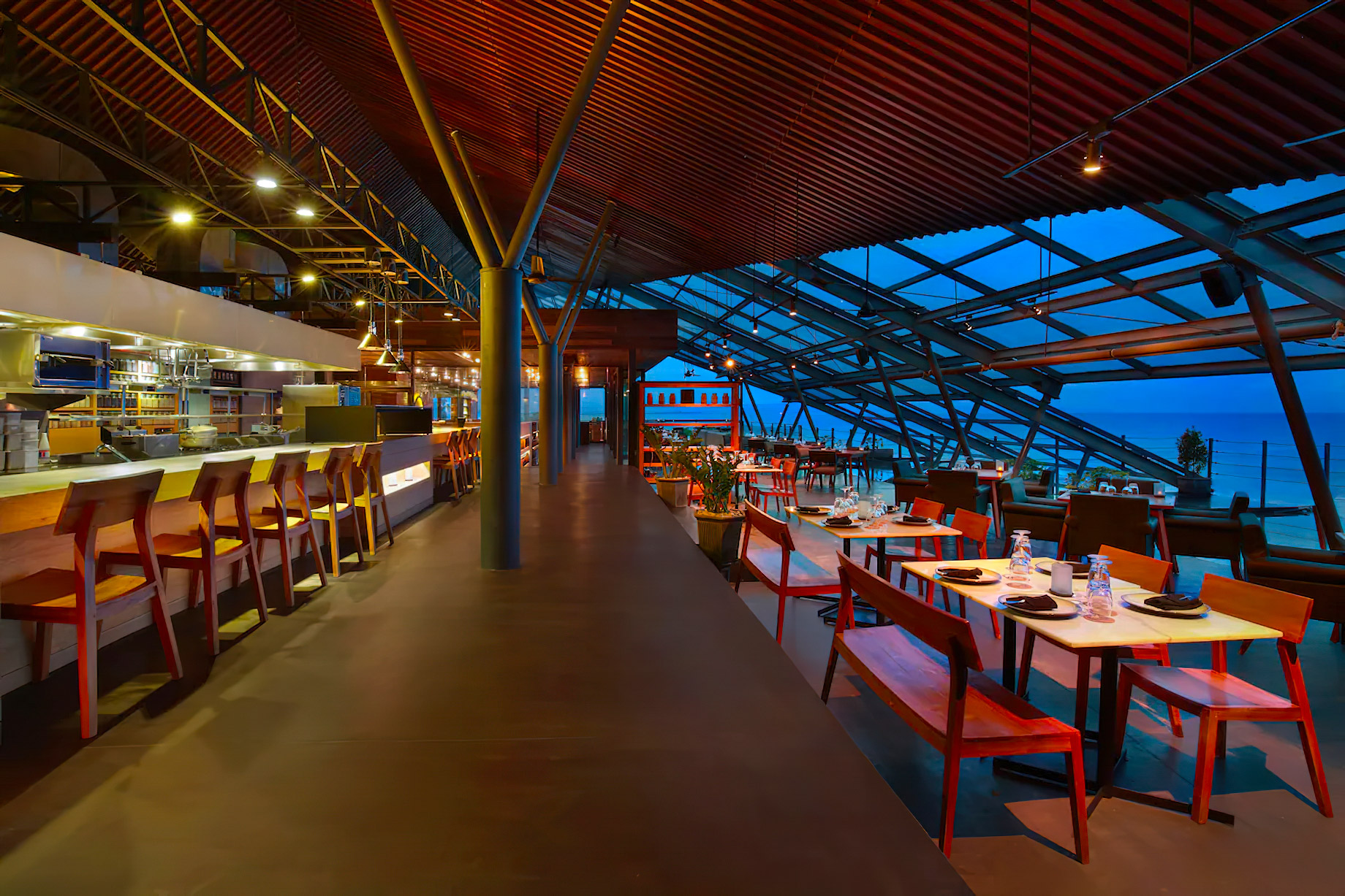 Anantara Seminyak Bali Resort - Bali, Indonesia - MoonLite Kitchen and Bar