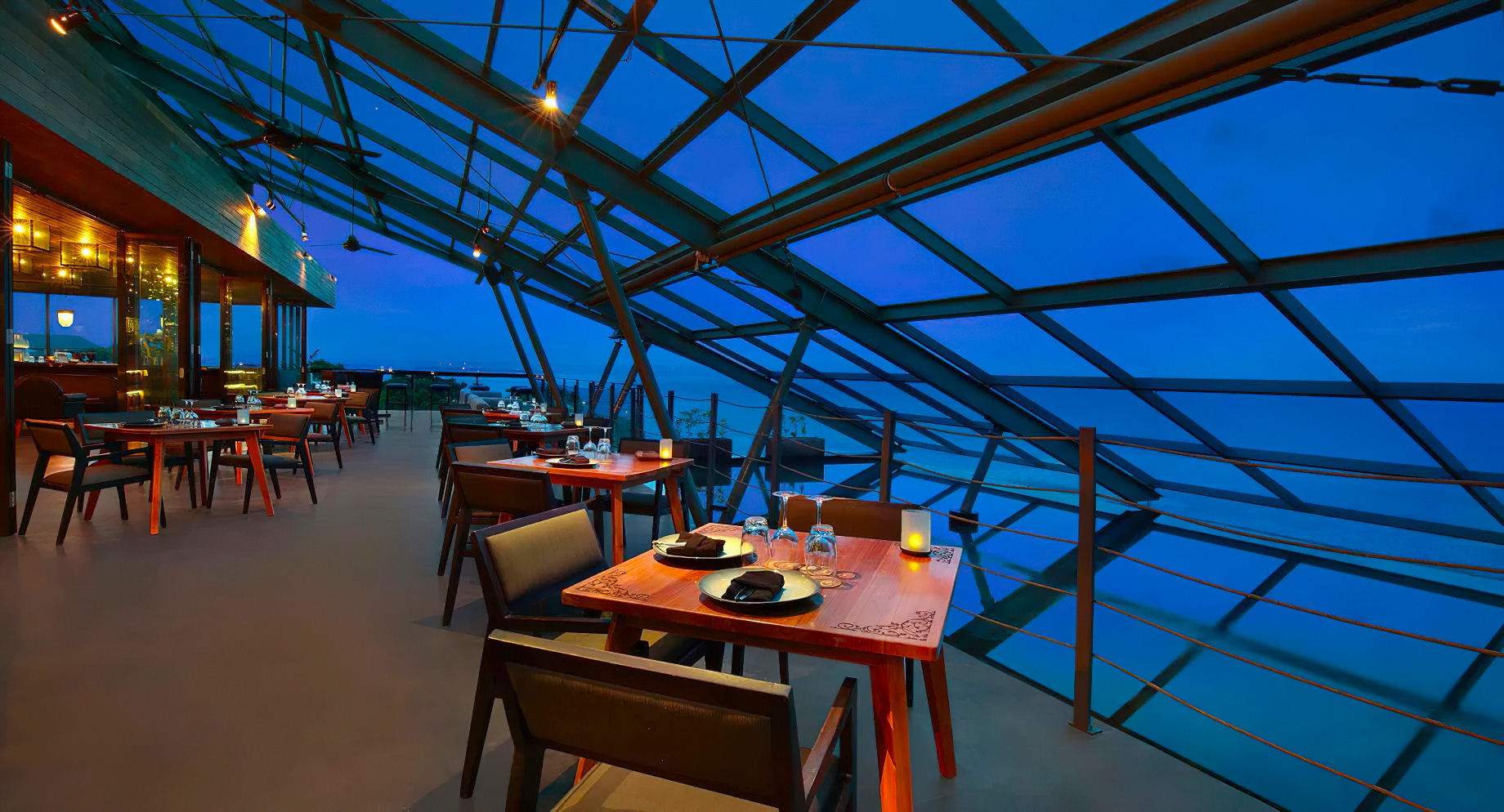 Anantara Seminyak Bali Resort - Bali, Indonesia - MoonLite Kitchen and Bar