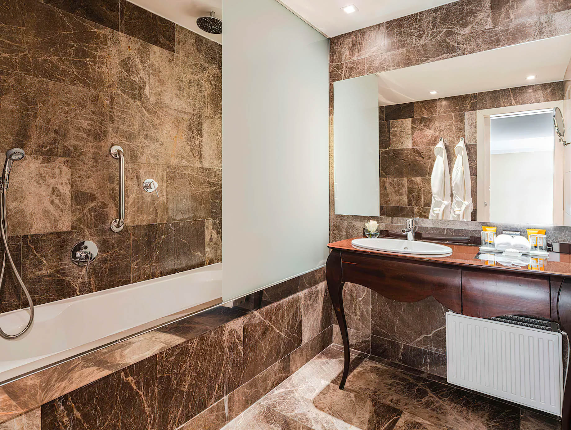 Anantara New York Palace Budapest Hotel – Hungary – Premier Room Bathroom