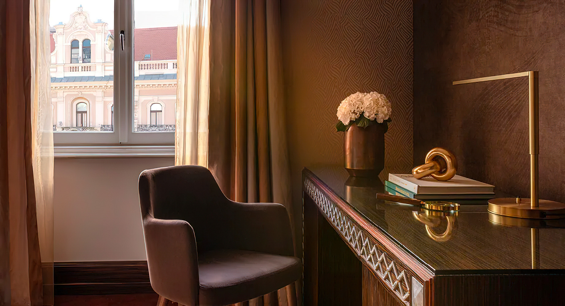 Anantara New York Palace Budapest Hotel - Hungary - Premier Room Desk