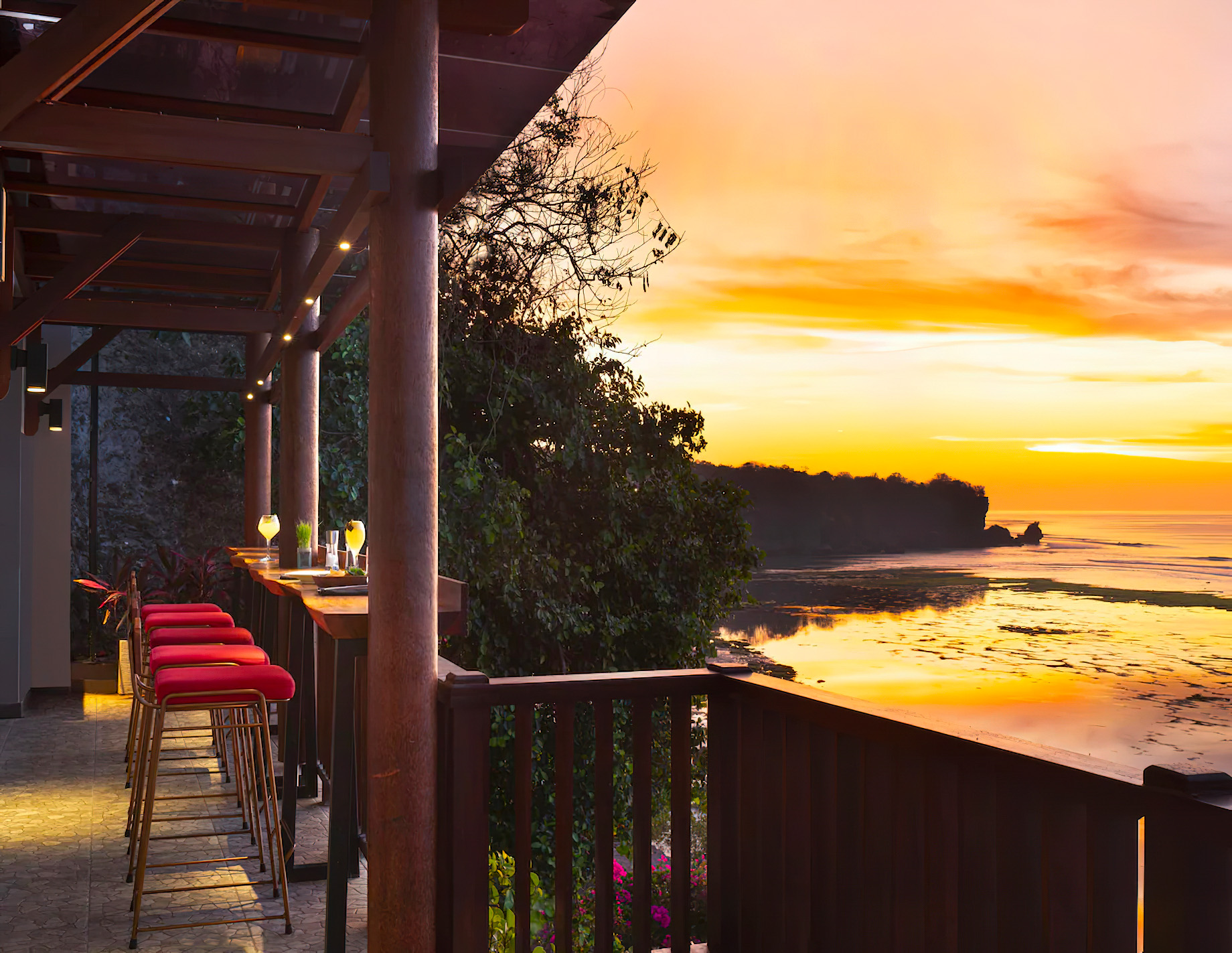 Anantara Uluwatu Bali Resort - Bali, Indonesia - Botol Biru Bar & Grill Sunset