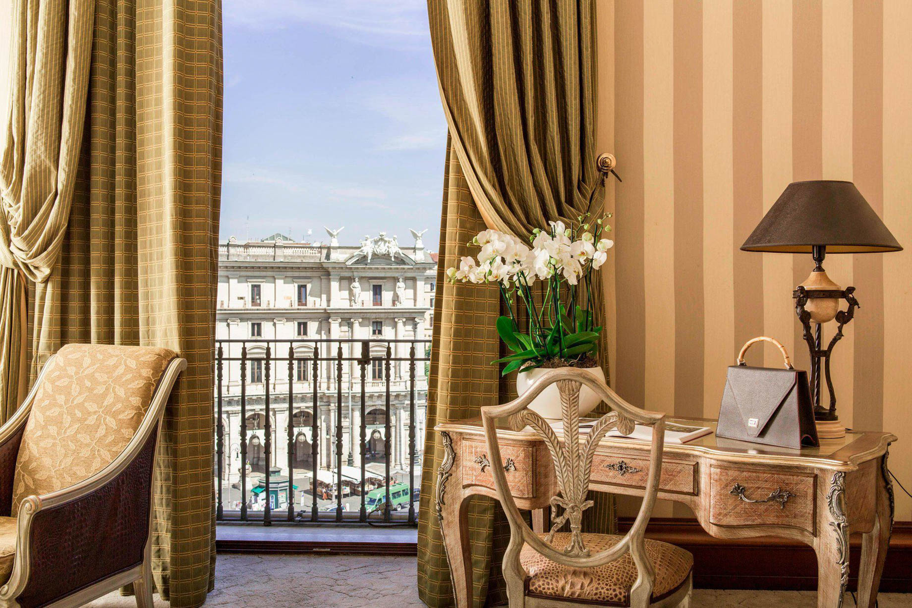 Anantara Palazzo Naiadi Rome Hotel – Rome, Italy – Junior Suite Piazza View Decor