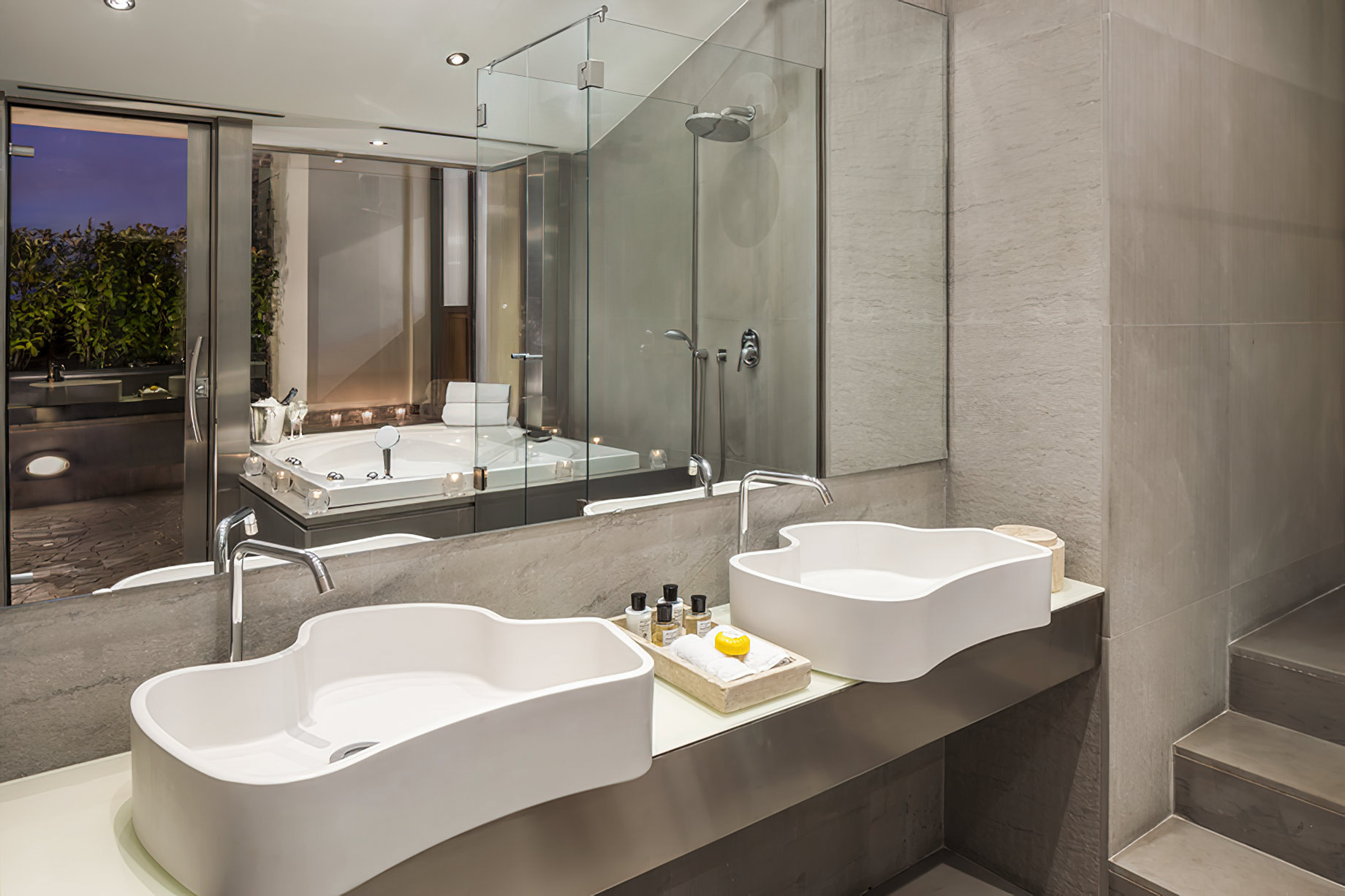 Anantara Palazzo Naiadi Rome Hotel – Rome, Italy – Guest Bathroom