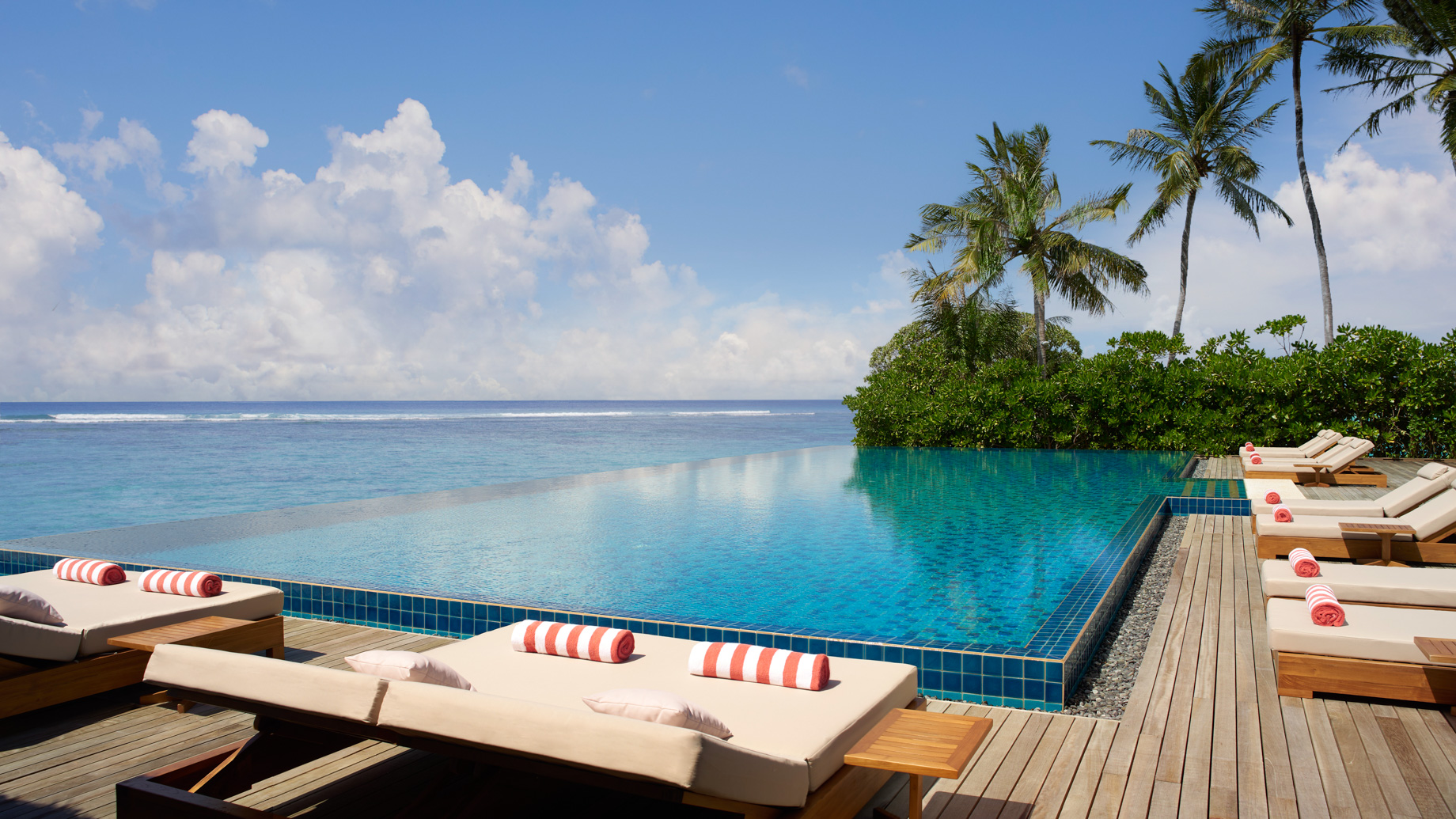 Anantara Veli Maldives Resort - South Male Atoll, Maldives - Resort Infinity Pool