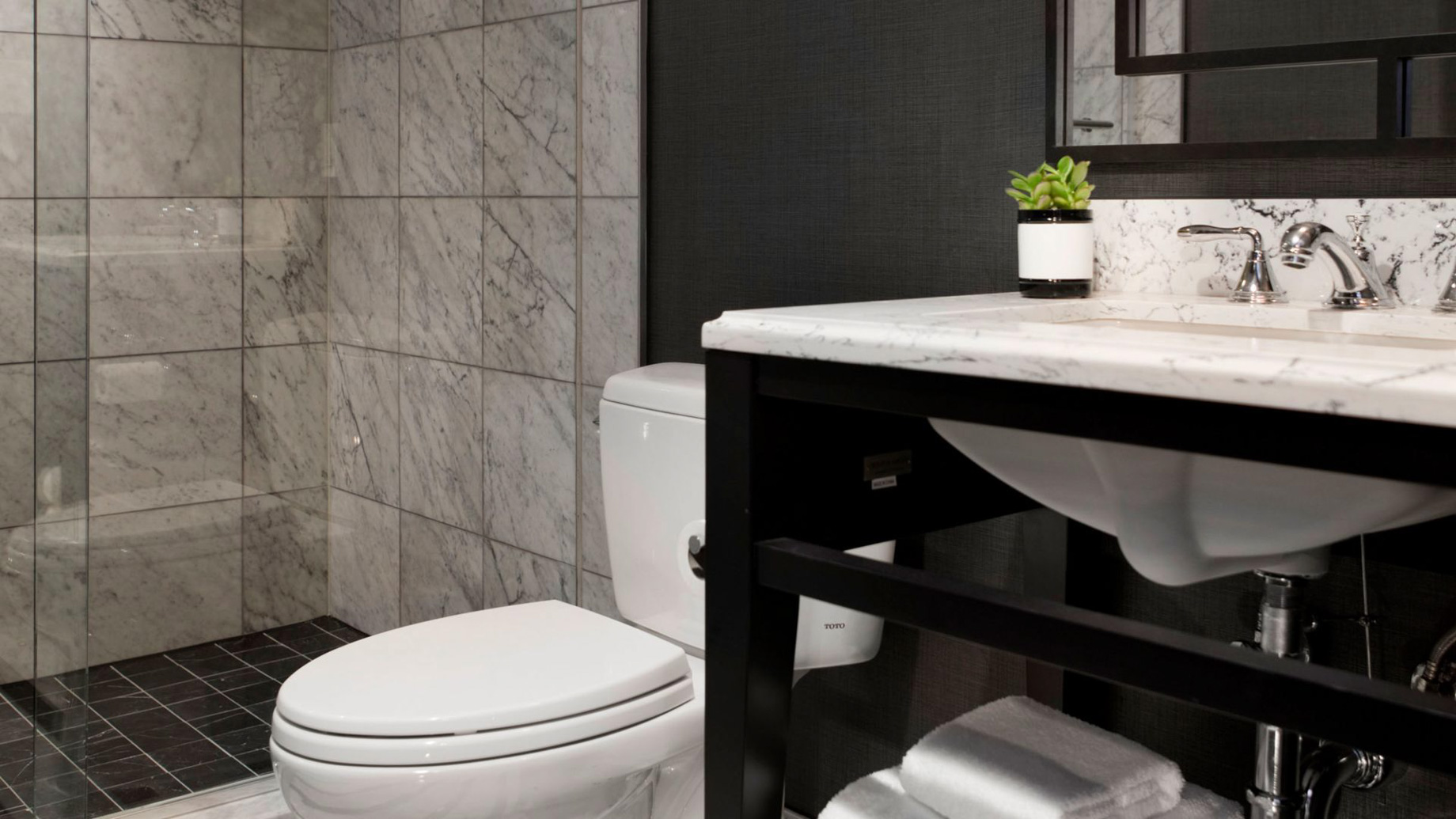 Viceroy Washington DC Hotel - Washington, DC, USA - Standard Queen Room Bathroom