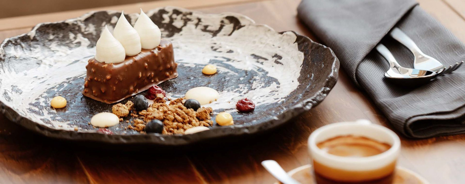 Viceroy Kopaonik Serbia Mountain Resort - Kopaonik, Serbia - Pique Ski Bar Food