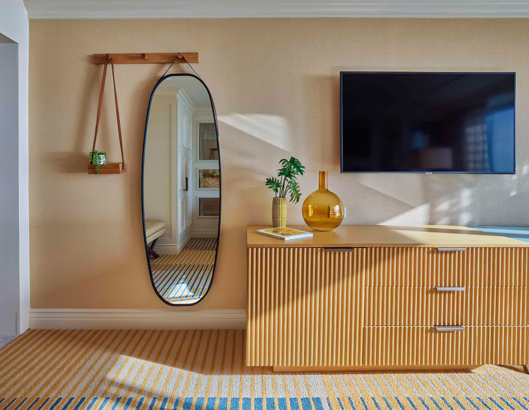 Viceroy Santa Monica Hotel – Santa Monica, CA, USA – Guest Room Amenities