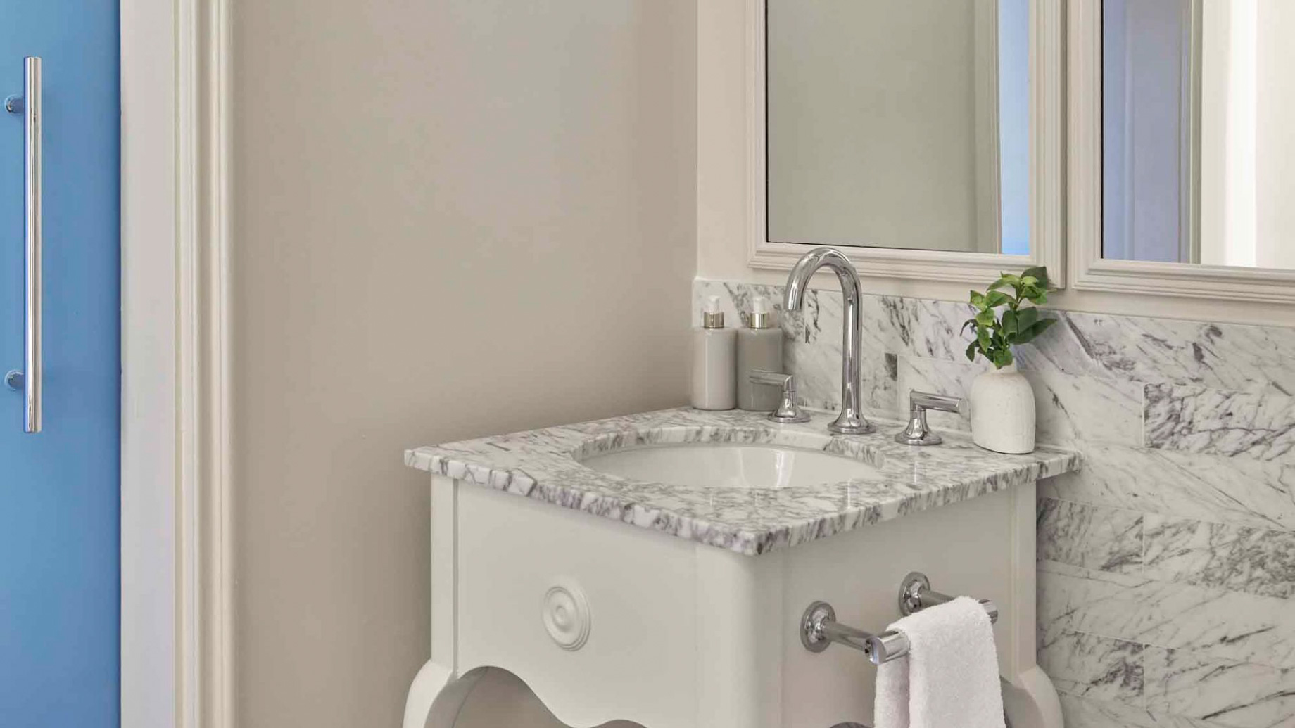 Viceroy Santa Monica Hotel - Santa Monica, CA, USA - City View King Room Bathroom Vanity