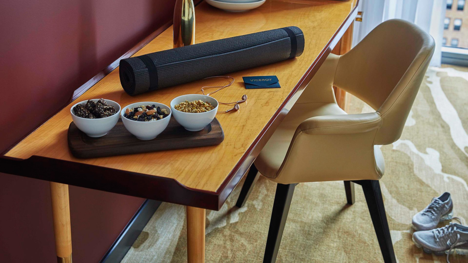 Viceroy Chicago Hotel – Chicago, IL, USA – Superior King Room Desk