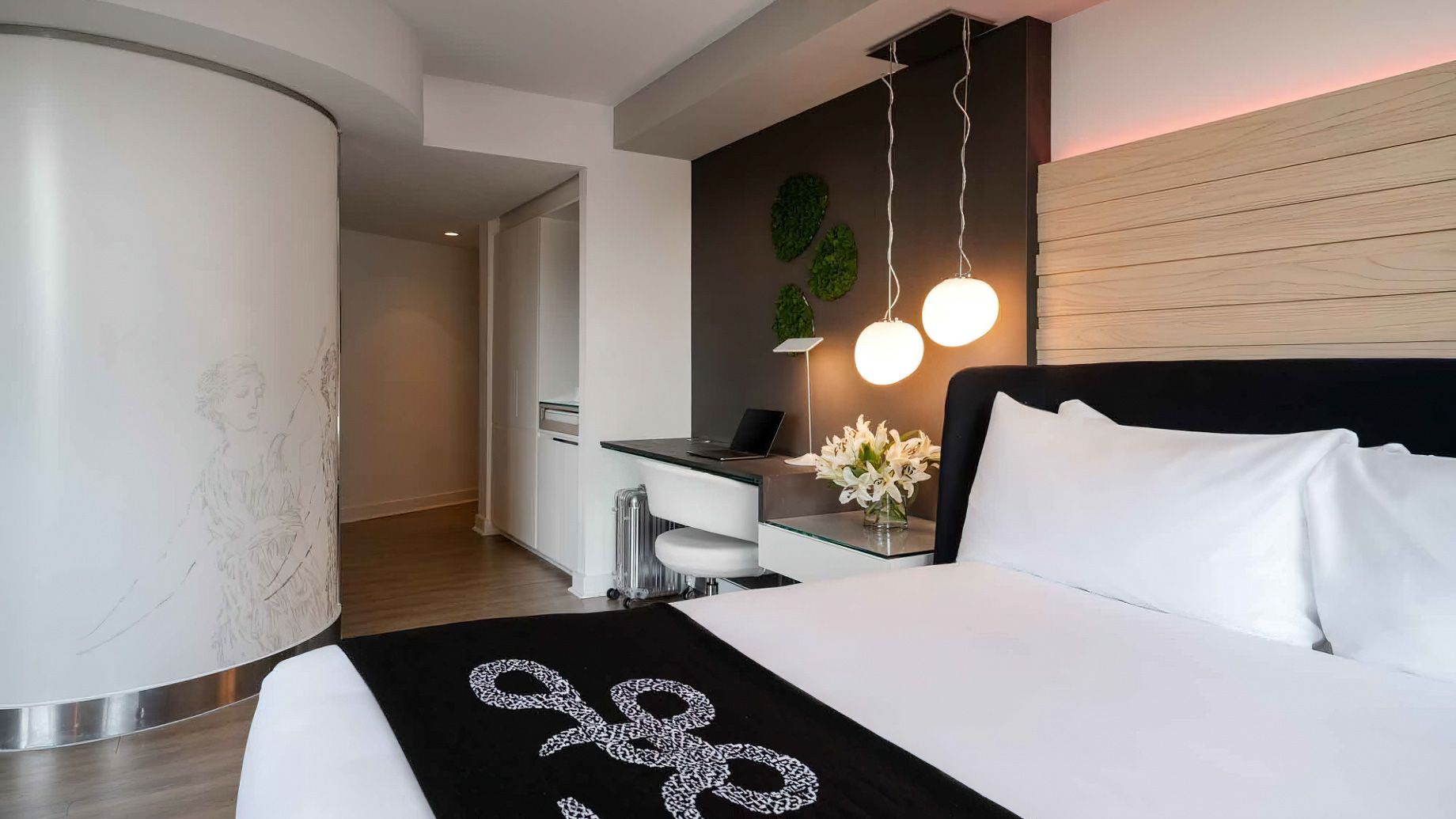 Hotel Zena, a Viceroy Urban Retreat - Washington, DC, USA - Zena Circle View Studio King Room Desk