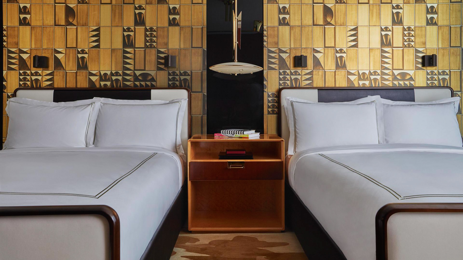 Viceroy Chicago Hotel – Chicago, IL, USA – Deluxe Queen Room