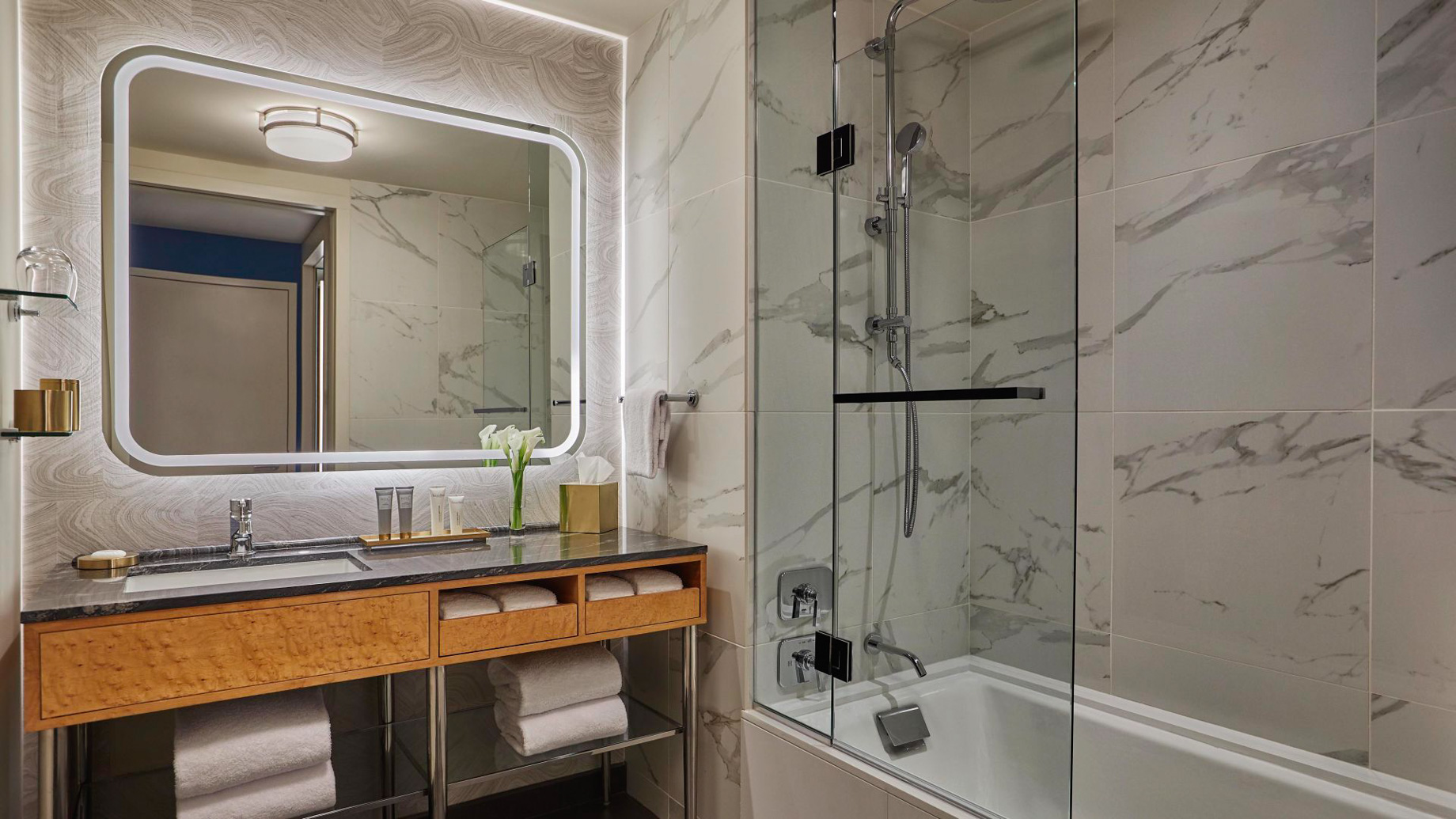 Viceroy Chicago Hotel – Chicago, IL, USA – Deluxe Lake View Queen Room Bathroom