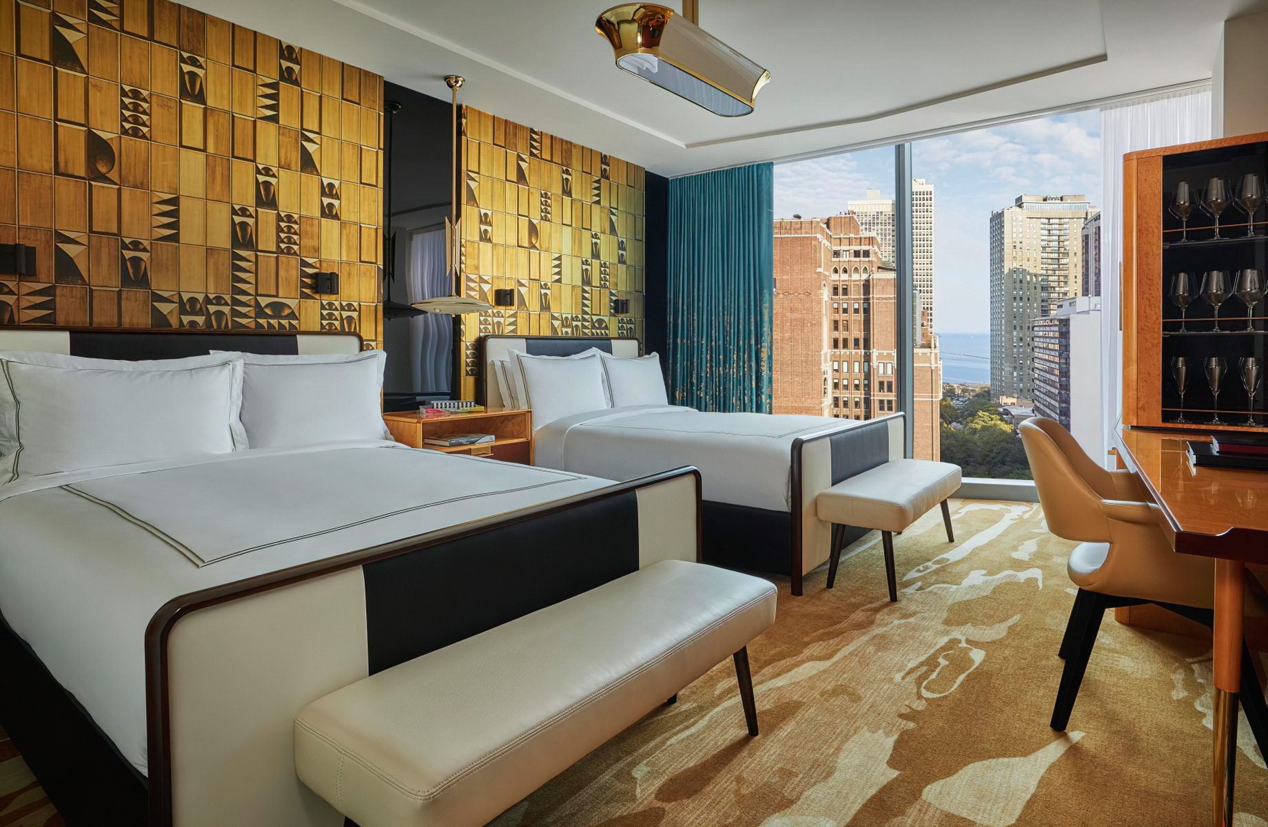 Viceroy Chicago Hotel – Chicago, IL, USA – Deluxe Lake View Queen Room