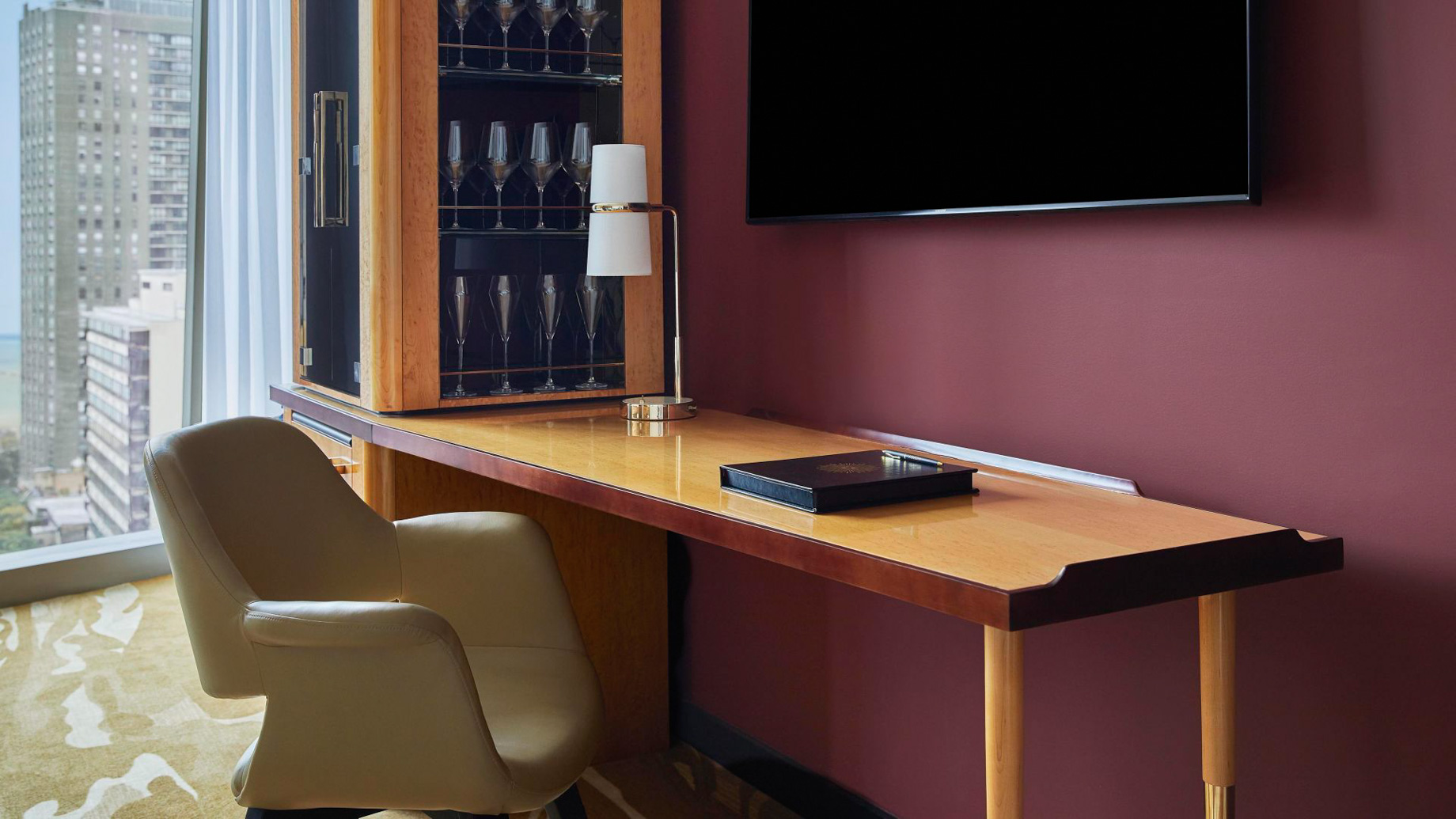 Viceroy Chicago Hotel - Chicago, IL, USA - Deluxe Lake View Queen Room Desk