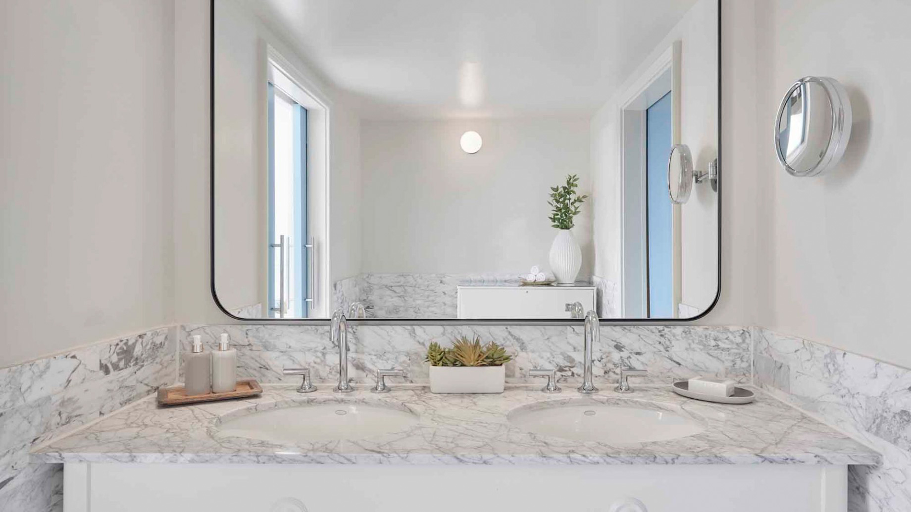 Viceroy Santa Monica Hotel - Santa Monica, CA, USA - Palmetto King Suite Bathroom Vanity