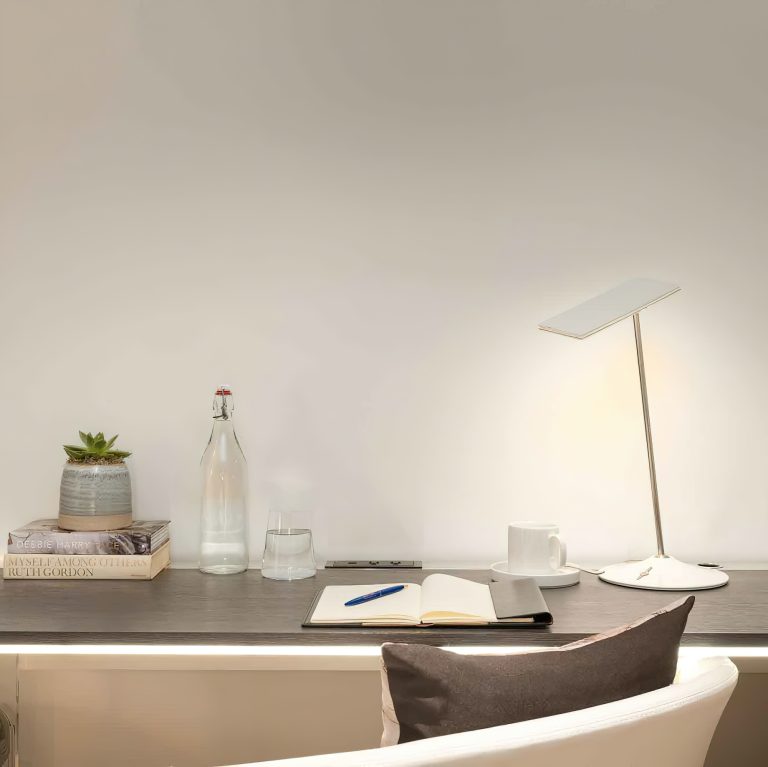 Hotel Zena, a Viceroy Urban Retreat – Washington, DC, USA – Guestroom Desk