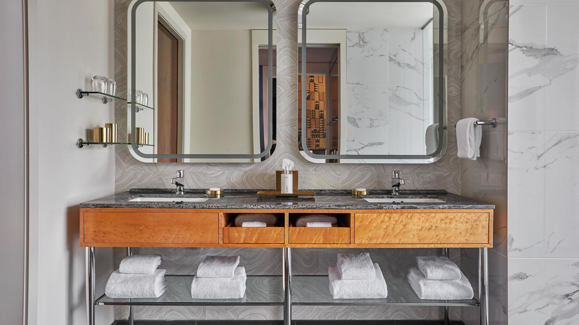 Viceroy Chicago Hotel – Chicago, IL, USA – Junior Suite with Terrace Bathroom