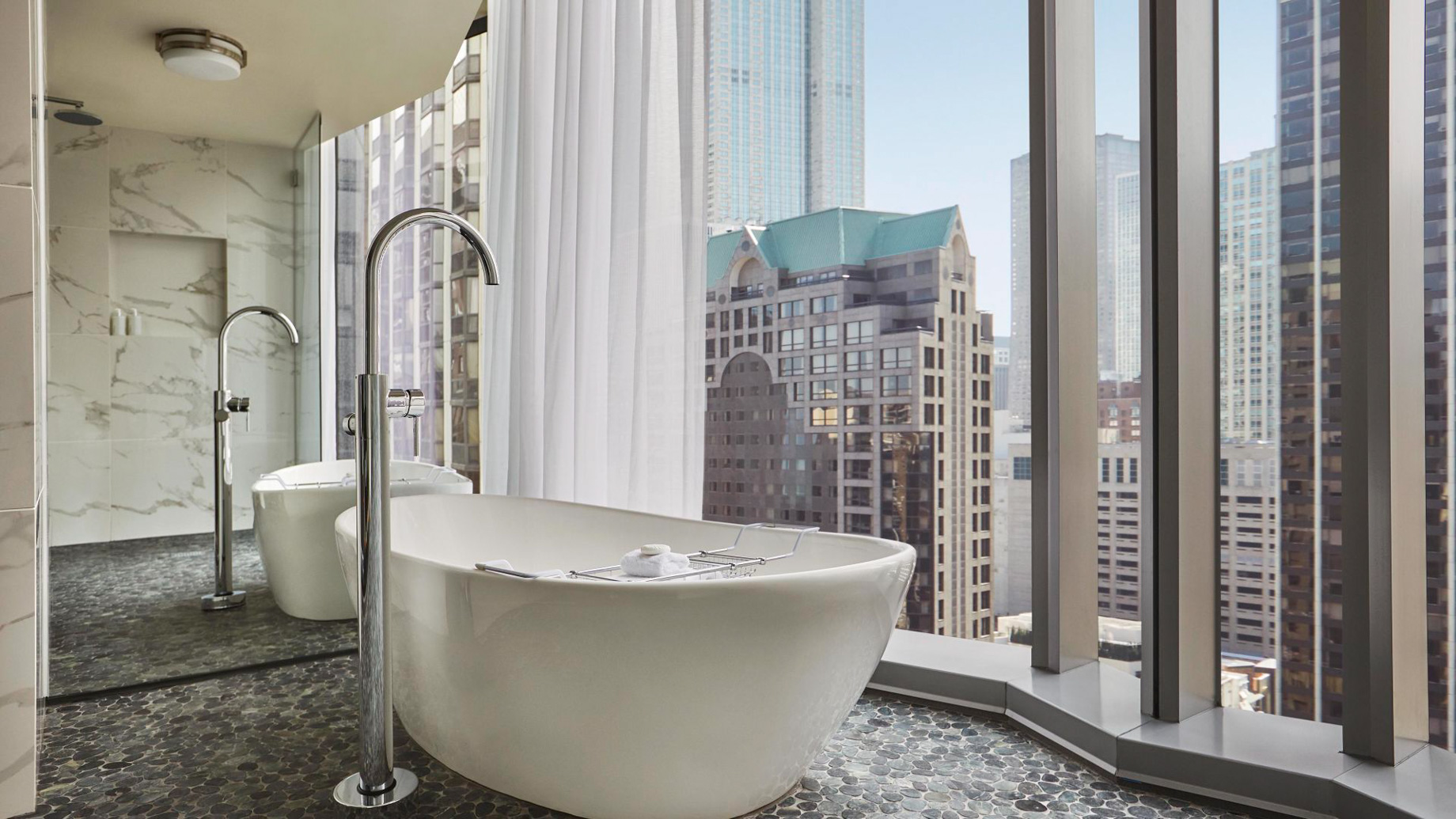 Viceroy Chicago Hotel – Chicago, IL, USA – Junior Suite with Terrace Bathroom Tub