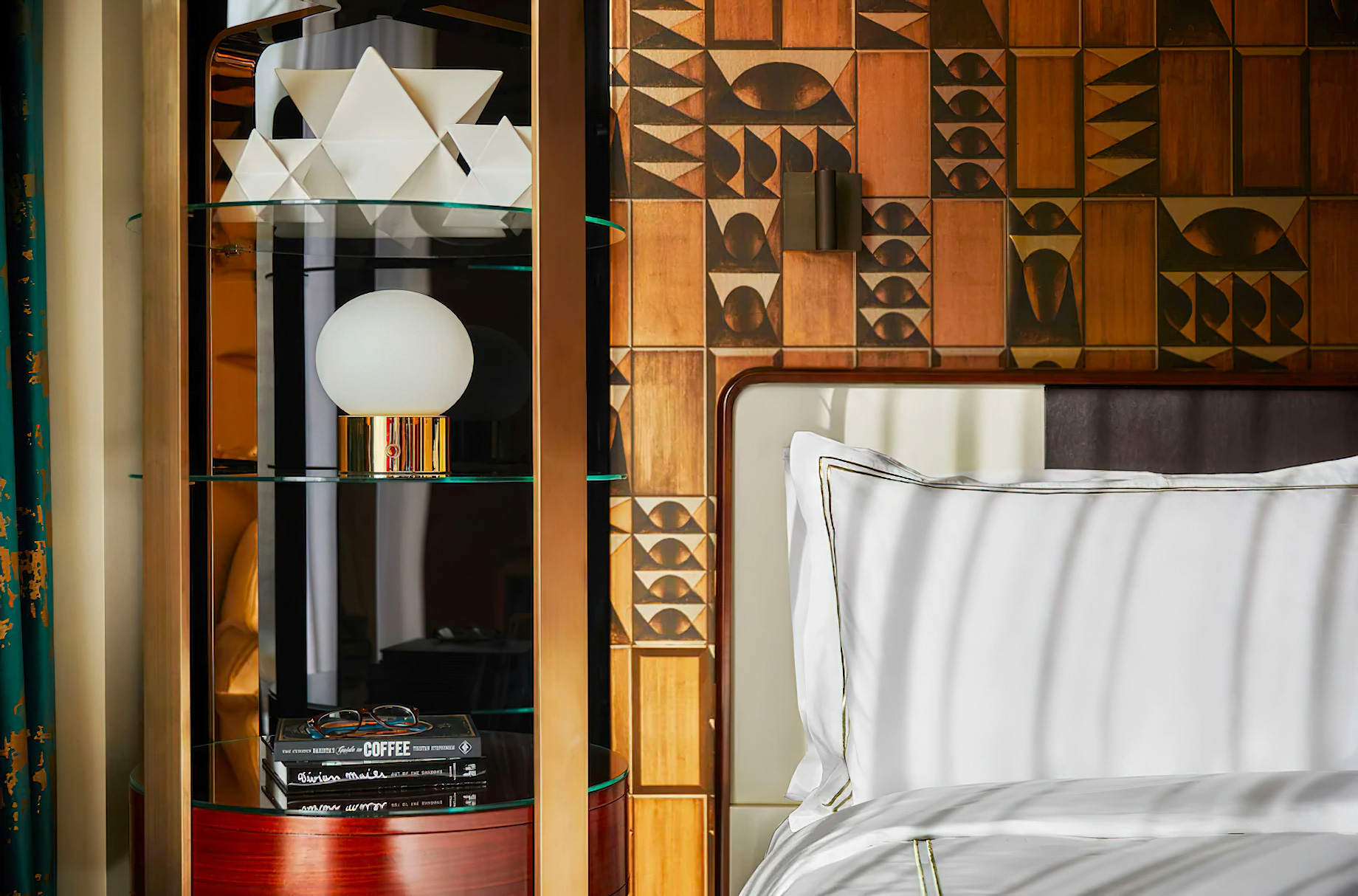 Viceroy Chicago Hotel – Chicago, IL, USA – Guest Suite Decor