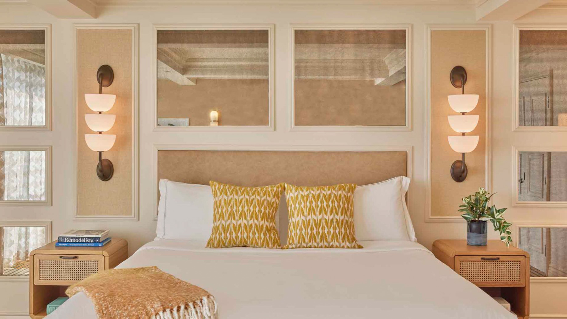 Viceroy Santa Monica Hotel – Santa Monica, CA, USA – Guest Room Decor
