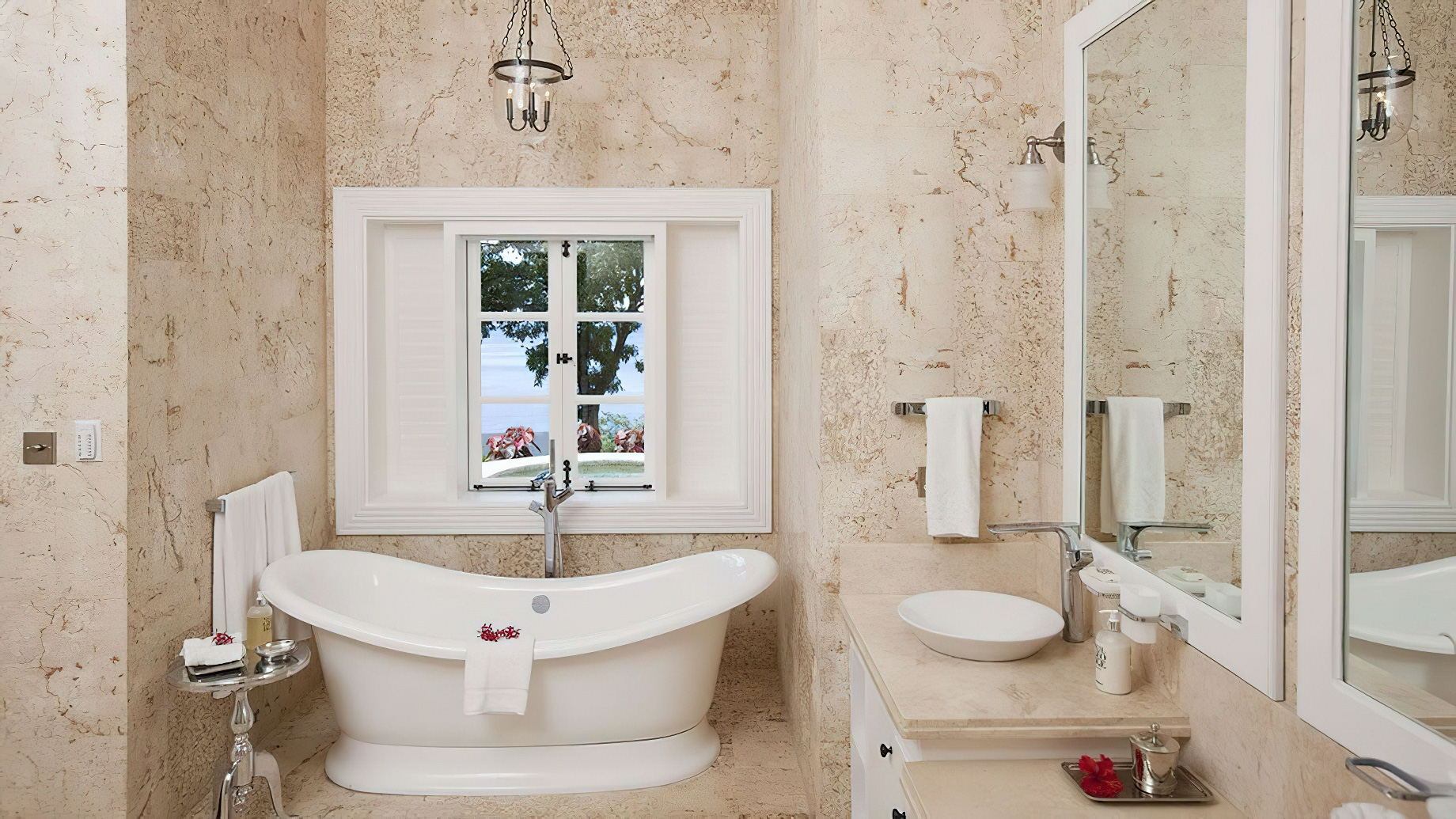 Sugar Beach, A Viceroy Resort – La Baie de Silence, Saint Lucia – Villa Bathroom