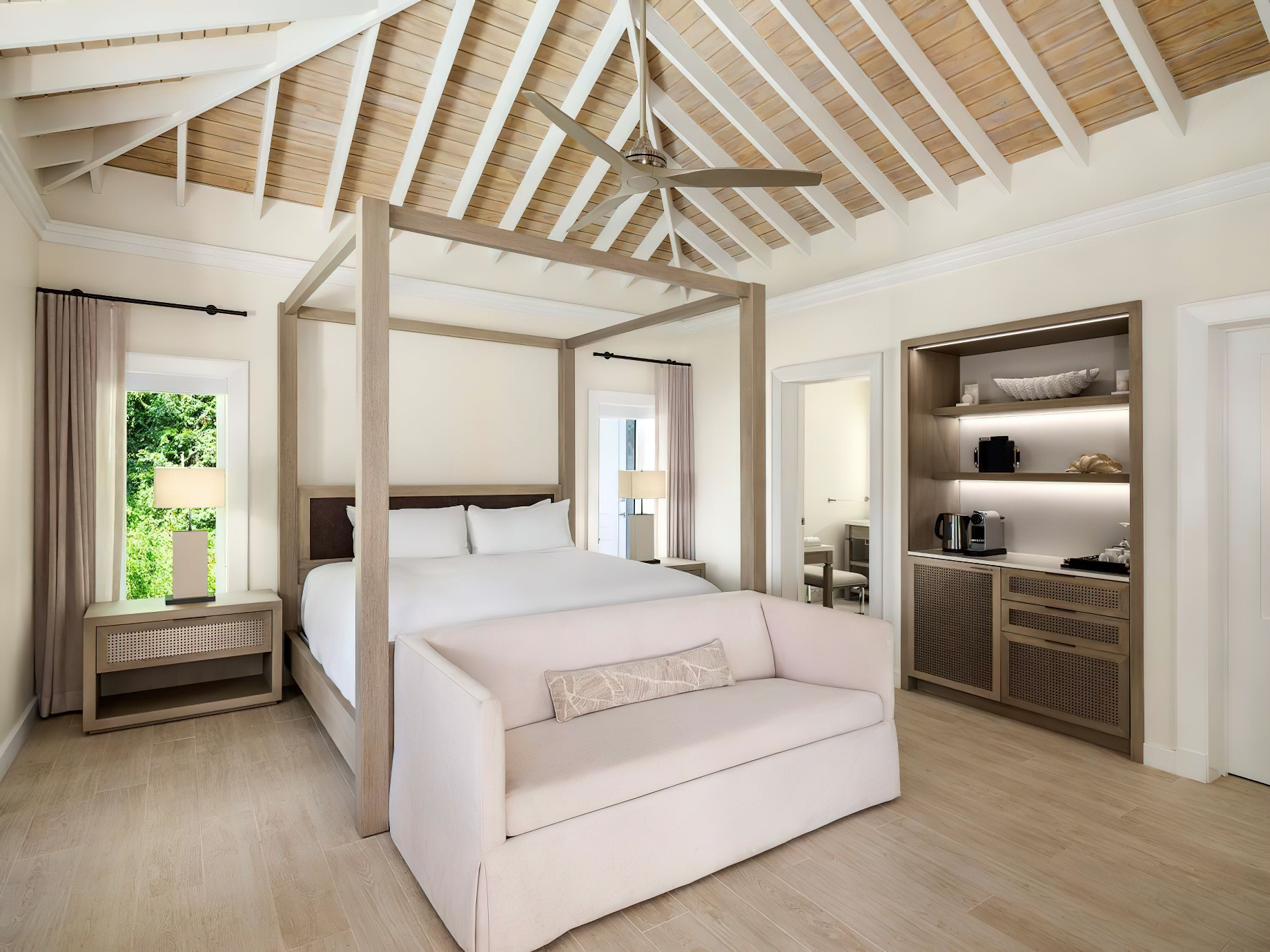 Sugar Beach, A Viceroy Resort – La Baie de Silence, Saint Lucia – Deluxe Cottage Bed