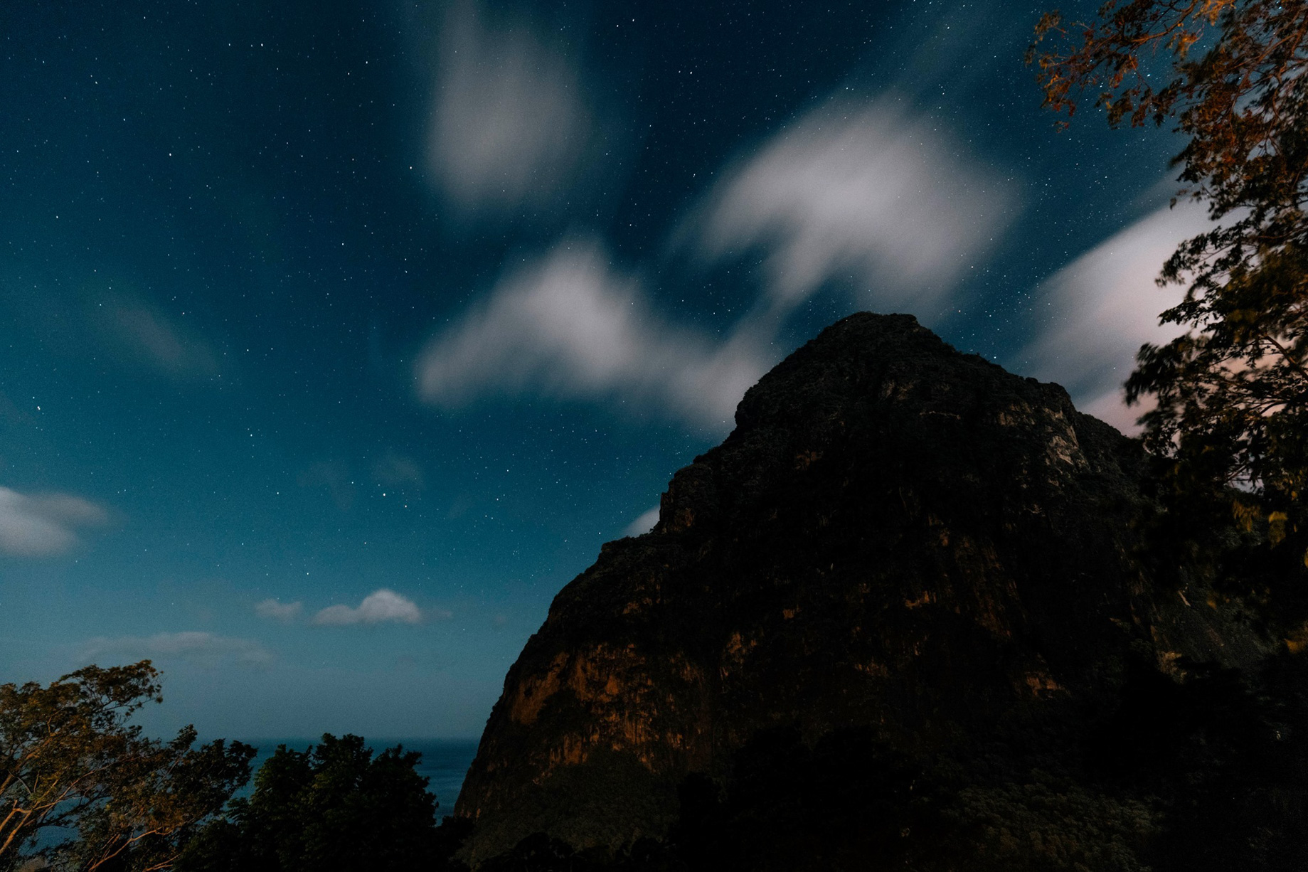 Sugar Beach, A Viceroy Resort – La Baie de Silence, Saint Lucia – Night Mountain View