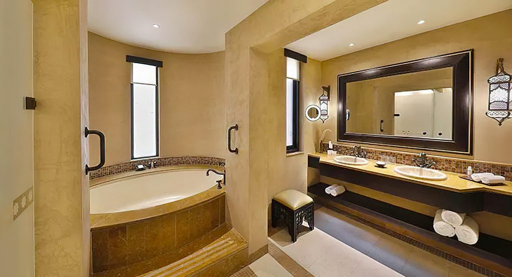 Qasr Al Sarab Desert Resort by Anantara - Abu Dhabi - United Arab Emirates - Guest Bathroom
