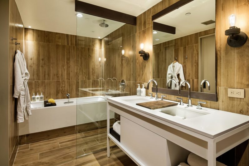 Viceroy Snowmass Luxury Resort - Aspen Snowmass Village, CO, USA - Guest Bathroom