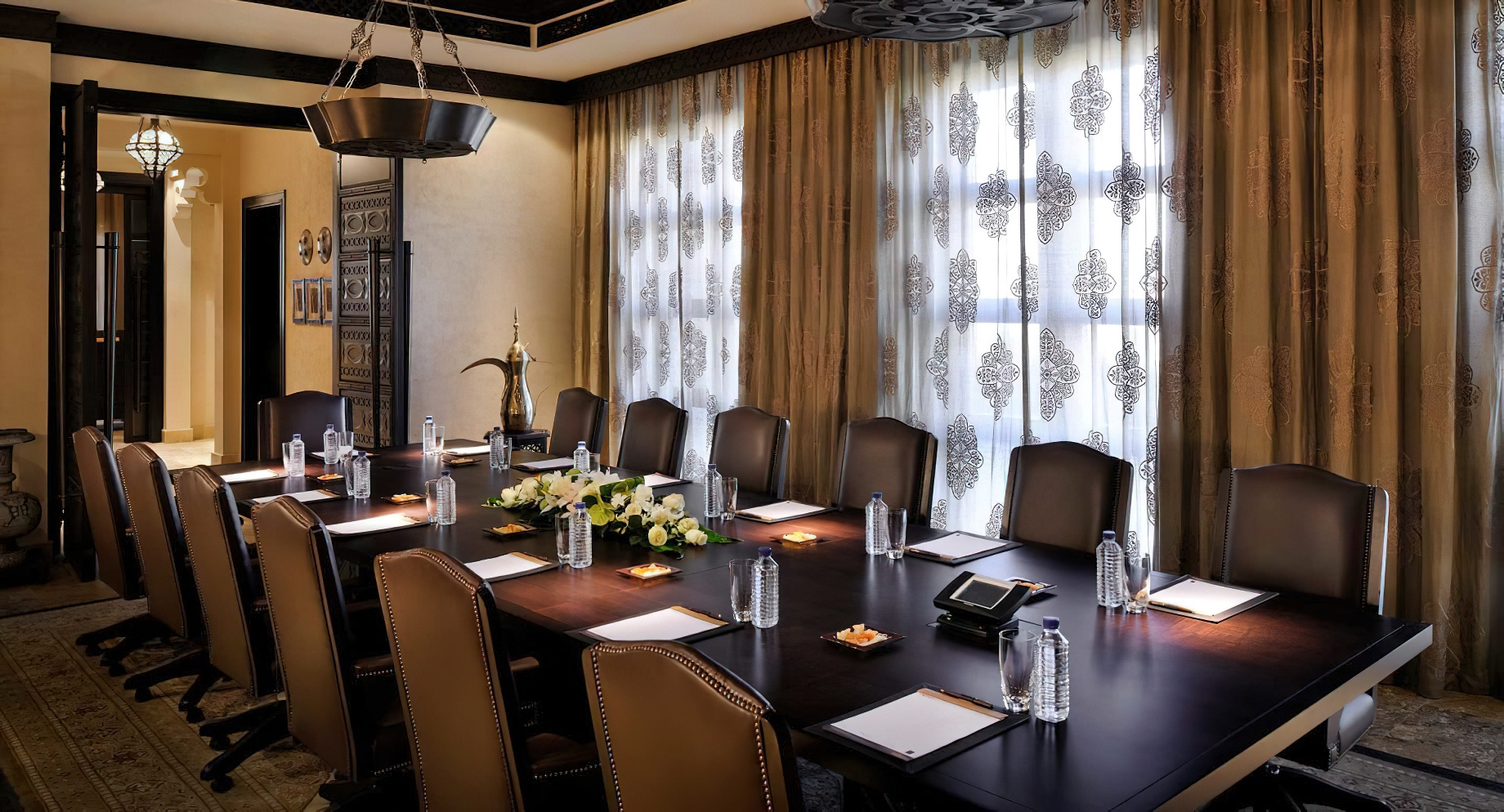 Qasr Al Sarab Desert Resort by Anantara - Abu Dhabi - United Arab Emirates - Meeting Room
