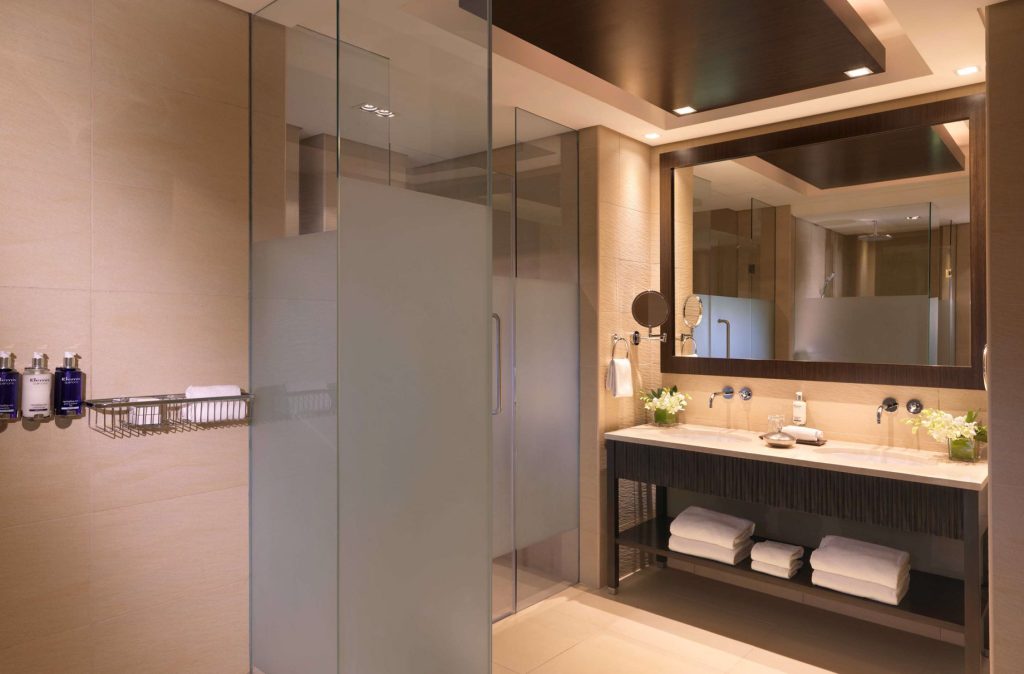 Anantara The Palm Dubai Resort - Dubai, UAE - Guest Bathroom
