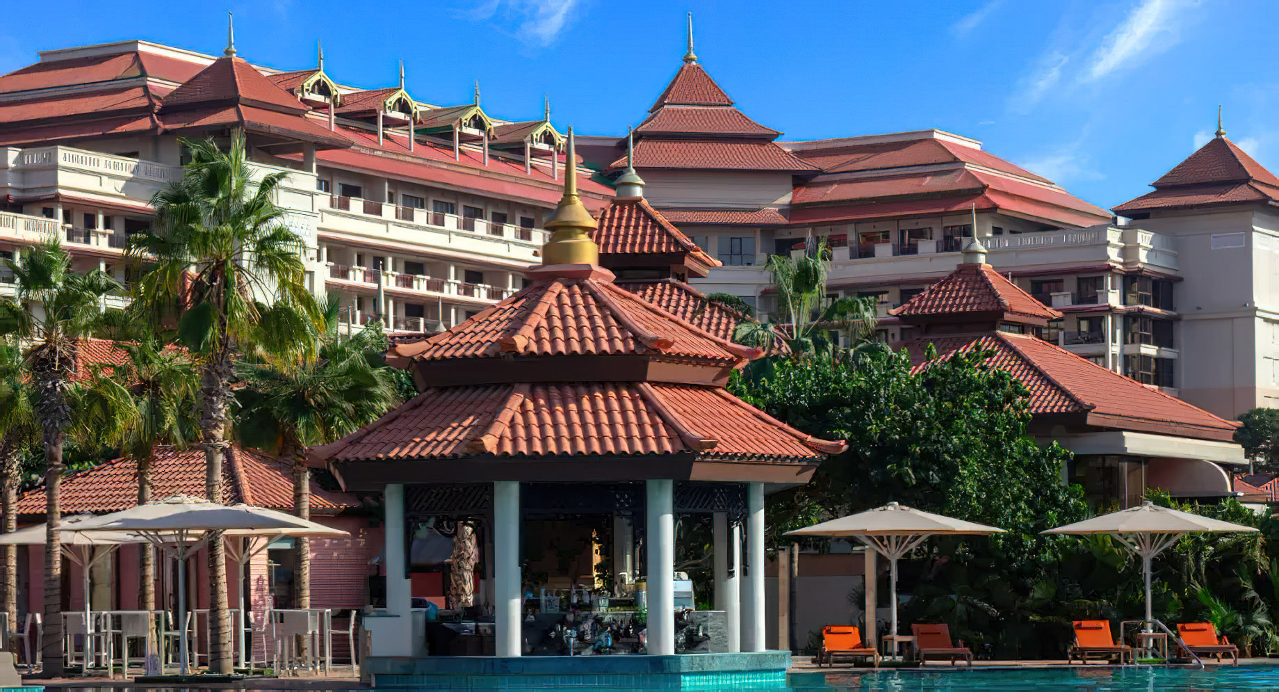 Anantara The Palm Dubai Resort - Dubai, UAE - Mai Pool Bar