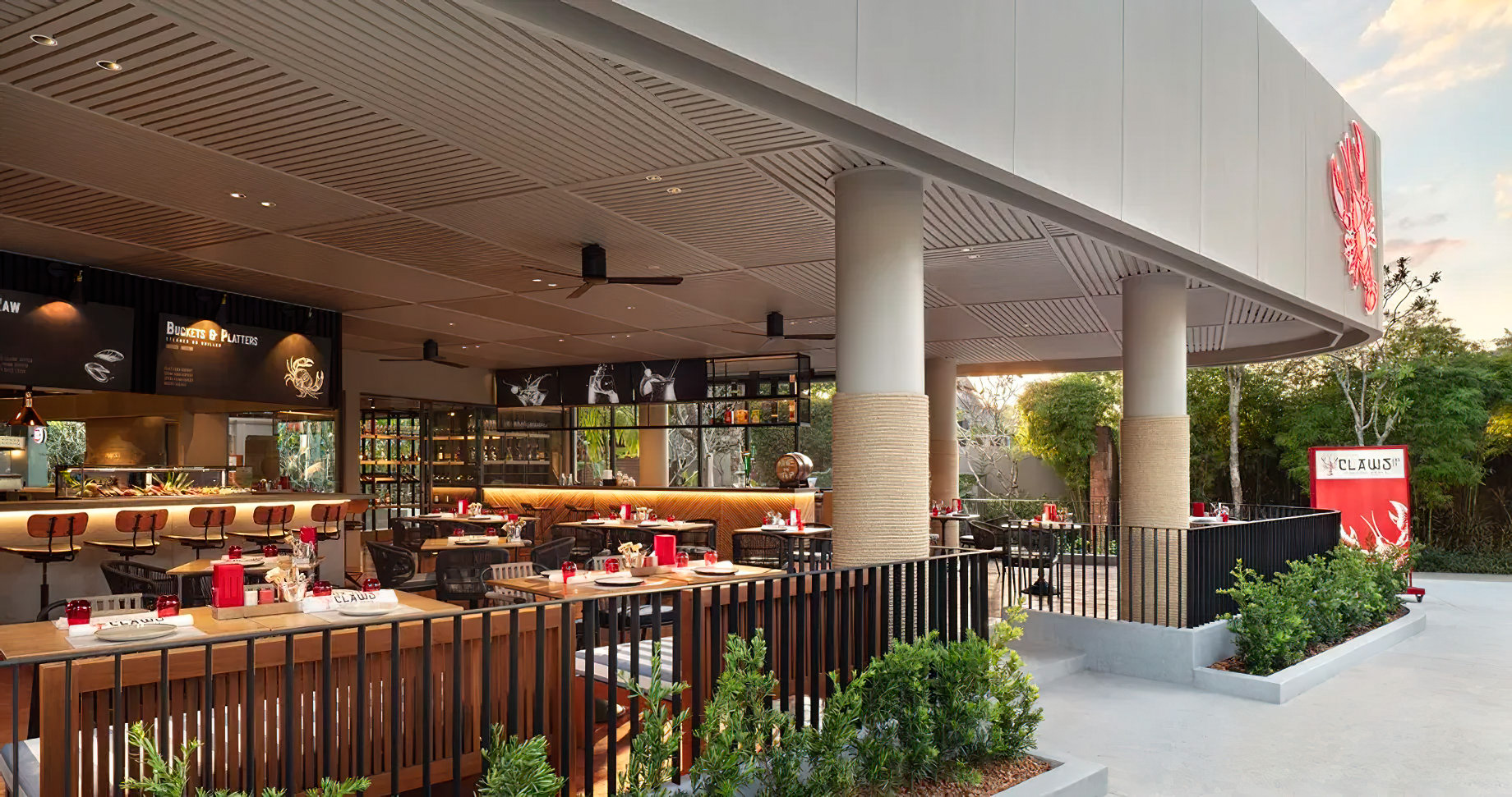 Anantara Mai Khao Phuket Villas Resort - Thailand - Claws and Co Restaurant