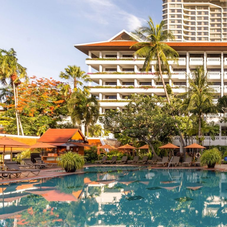 Anantara Riverside Bangkok Resort – Thailand – Pool