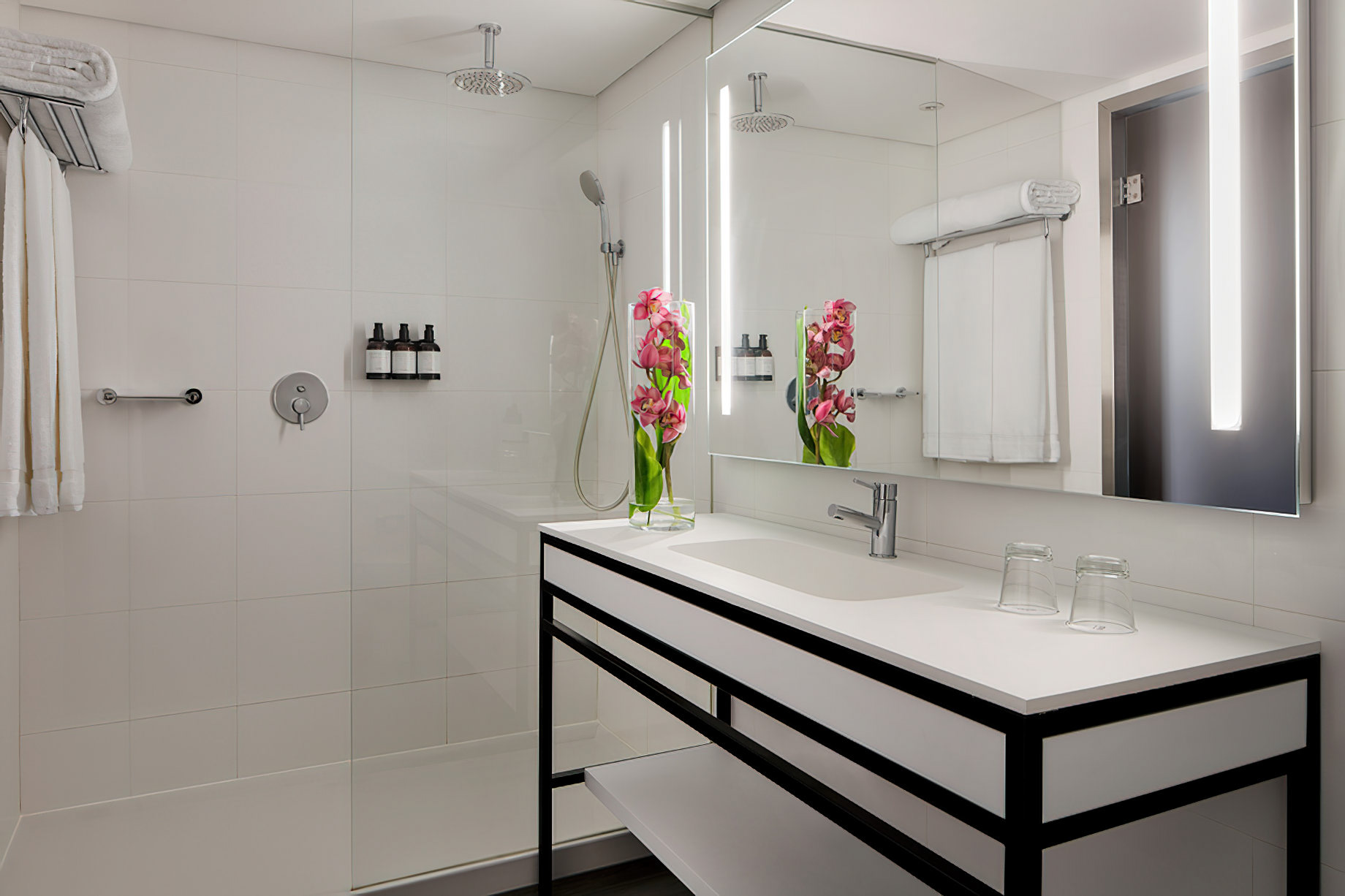 Tivoli Marina Vilamoura Algarve Resort - Portugal - Guest Bathroom