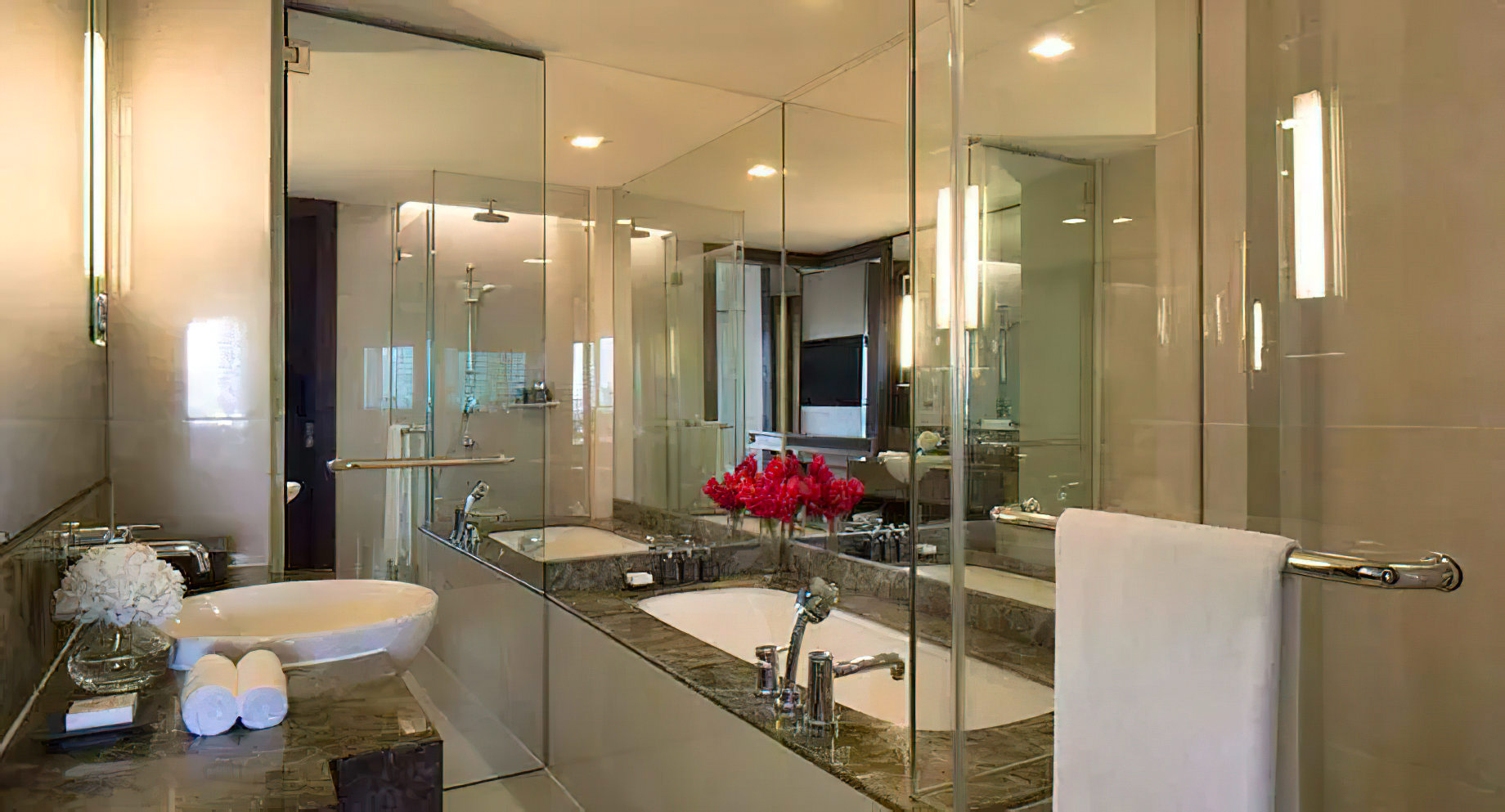 Anantara Riverside Bangkok Resort – Thailand – Deluxe Bathroom