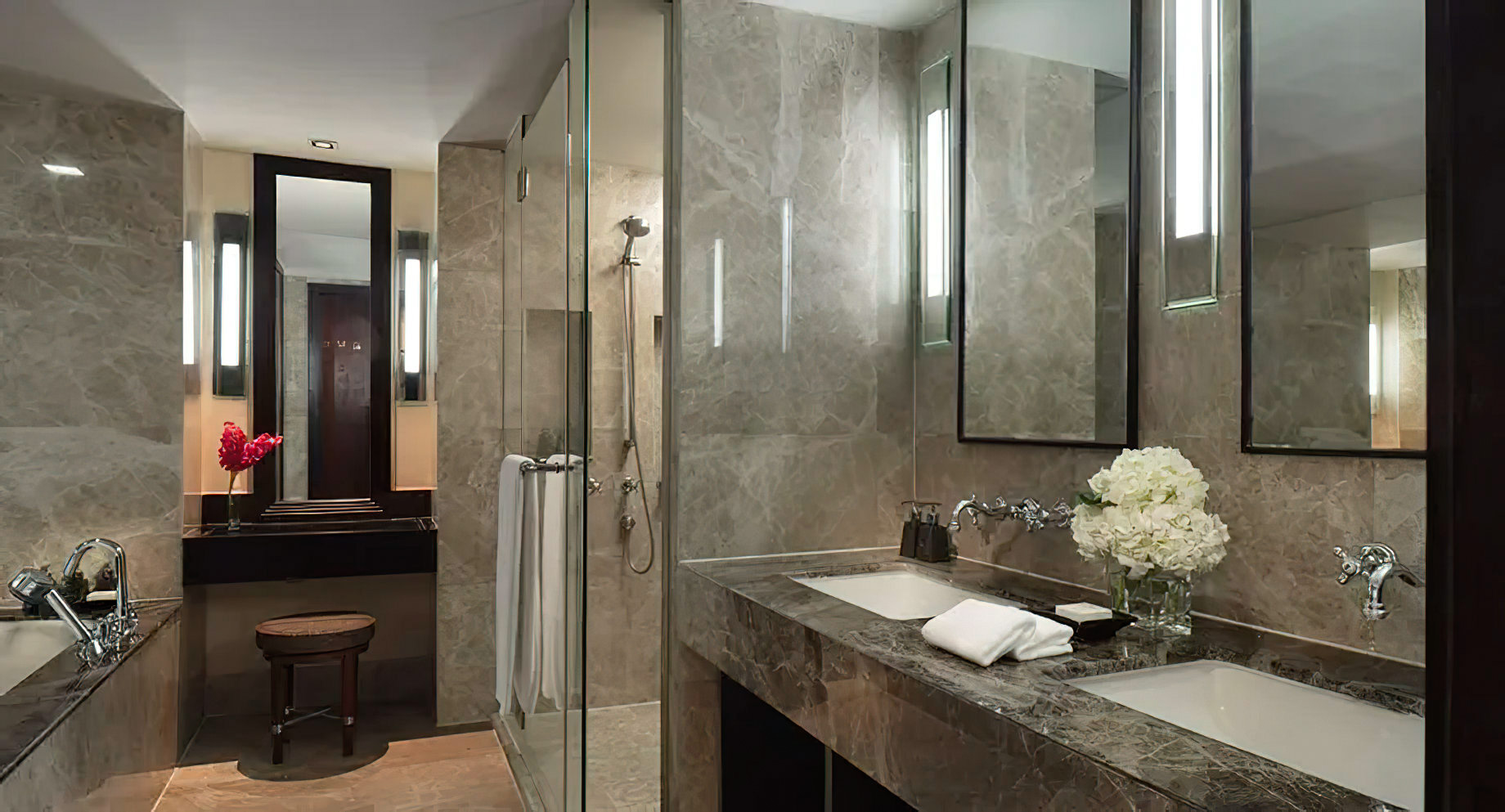 Anantara Riverside Bangkok Resort – Thailand – Deluxe Junior Suite Bathroom