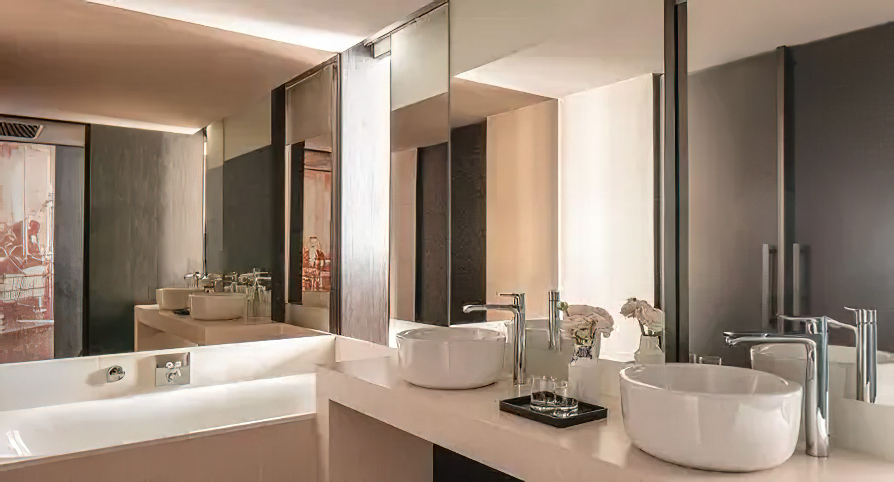 Anantara Grand Hotel Krasnapolsky Amsterdam – Netherlands – Guest Bathroom