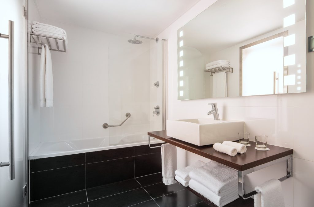 Tivoli Marina Vilamoura Algarve Resort - Portugal - Guest Bathroom