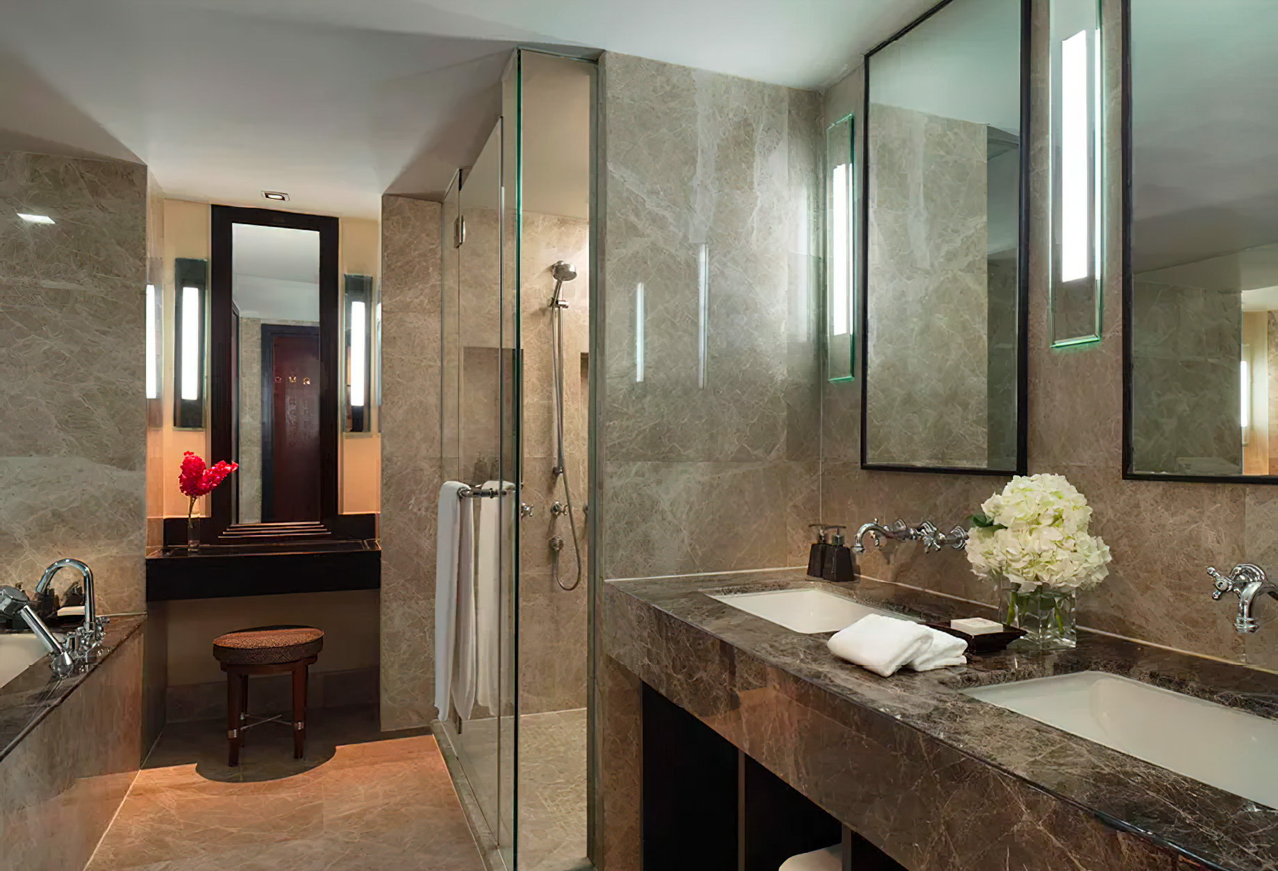 Anantara Riverside Bangkok Resort – Thailand – Guest Bathroom