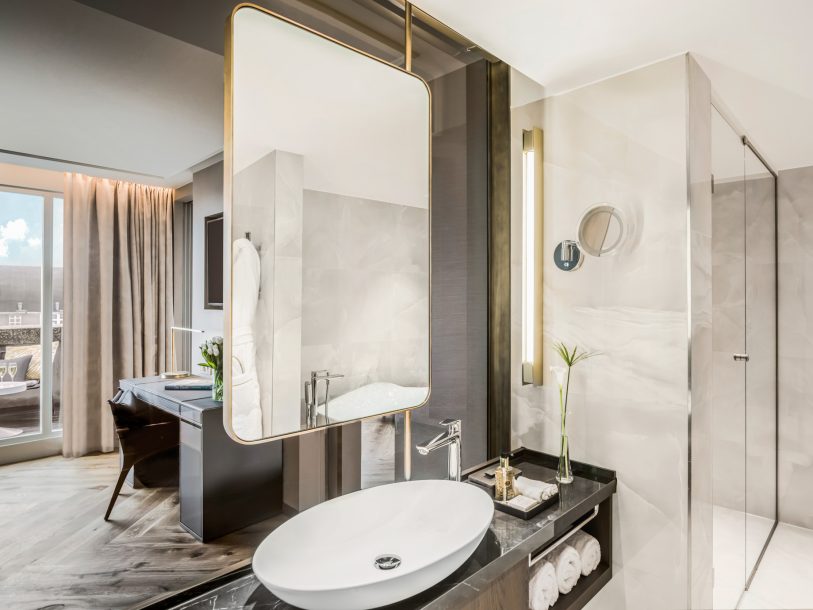 Anantara Grand Hotel Krasnapolsky Amsterdam - Netherlands - Guest Bathroom