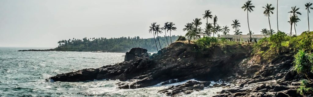 Anantara Peace Haven Tangalle Resort - Sri Lanka - Beach Rocks