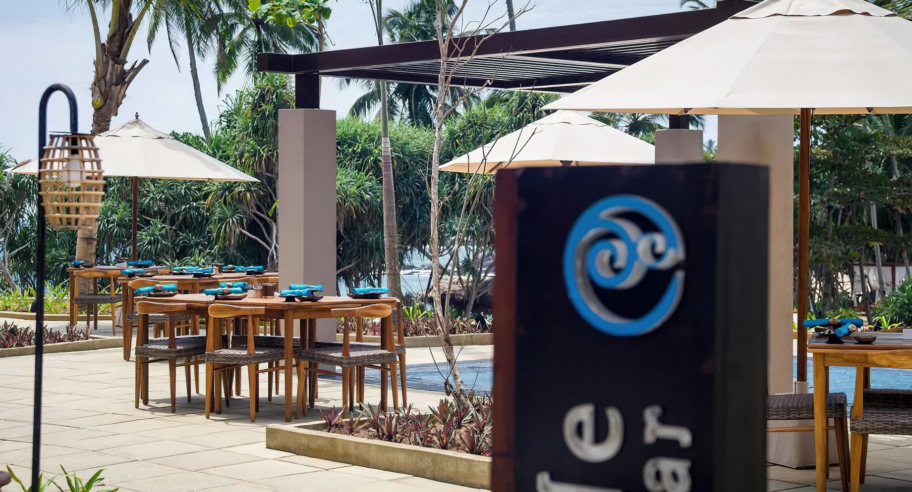 Anantara Peace Haven Tangalle Resort – Sri Lanka – Poolside Bar