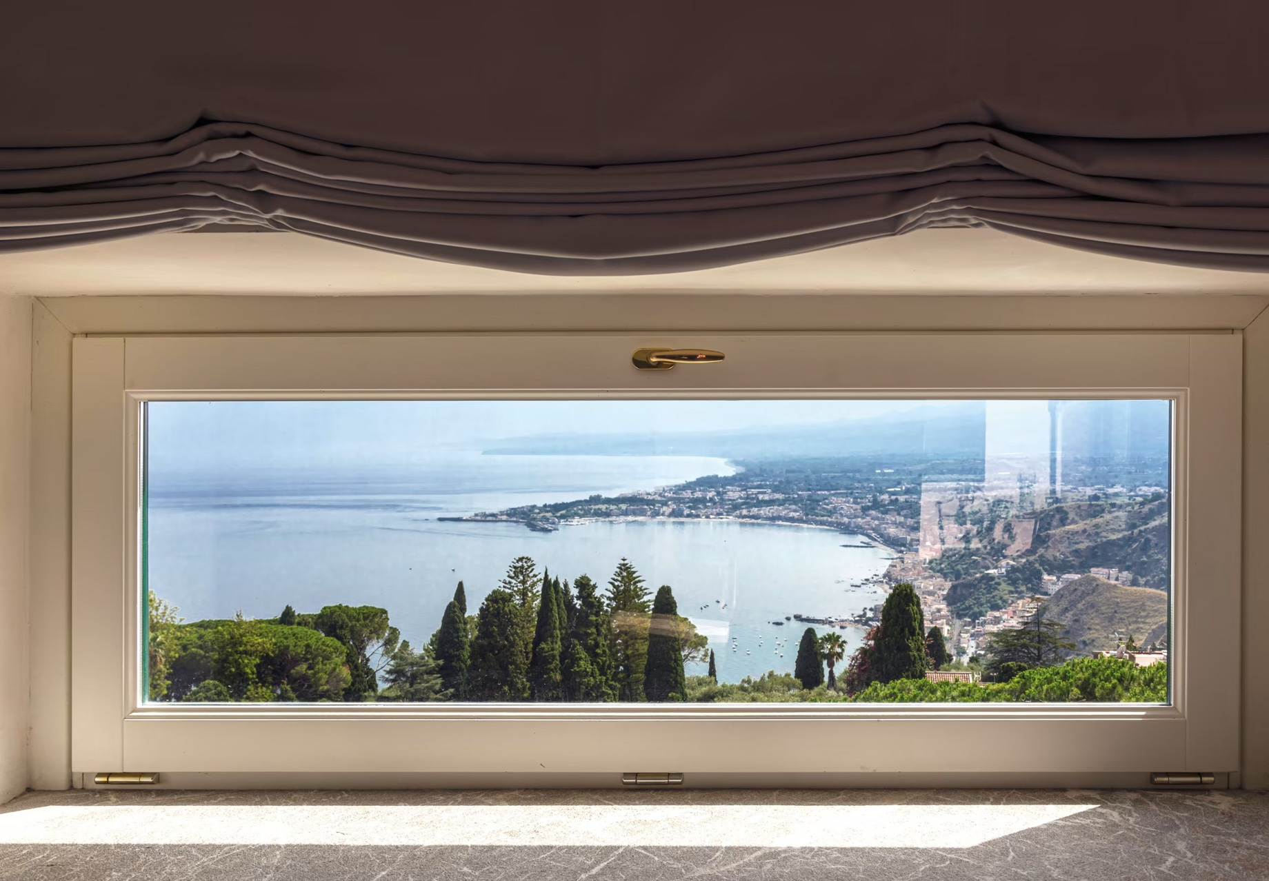 099 – Grand Hotel Timeo, A Belmond Hotel – Taormina, Italy – Deluxe Sea View Junior Suite