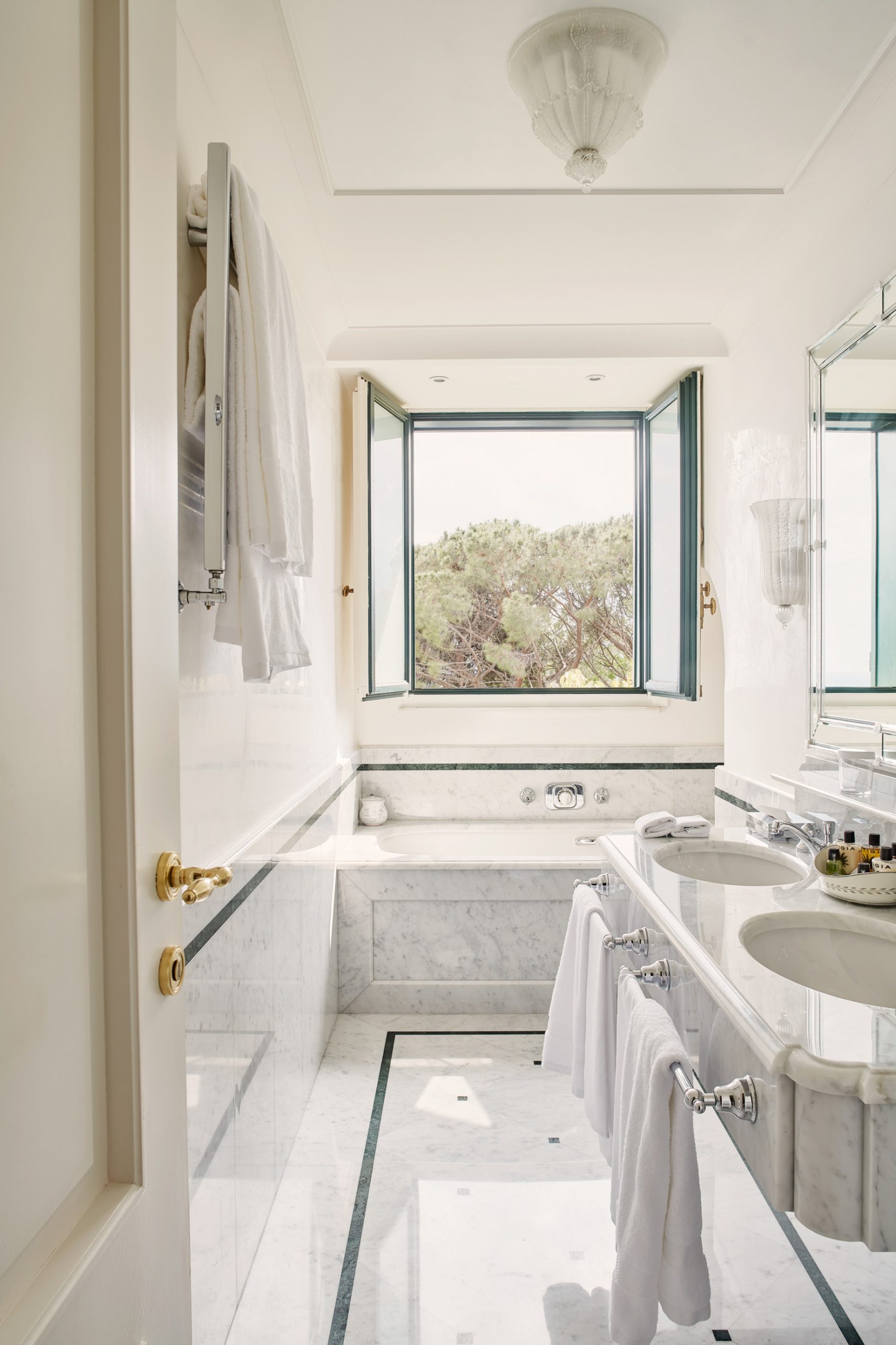 154 – Grand Hotel Timeo, A Belmond Hotel – Taormina, Italy – Bathroom