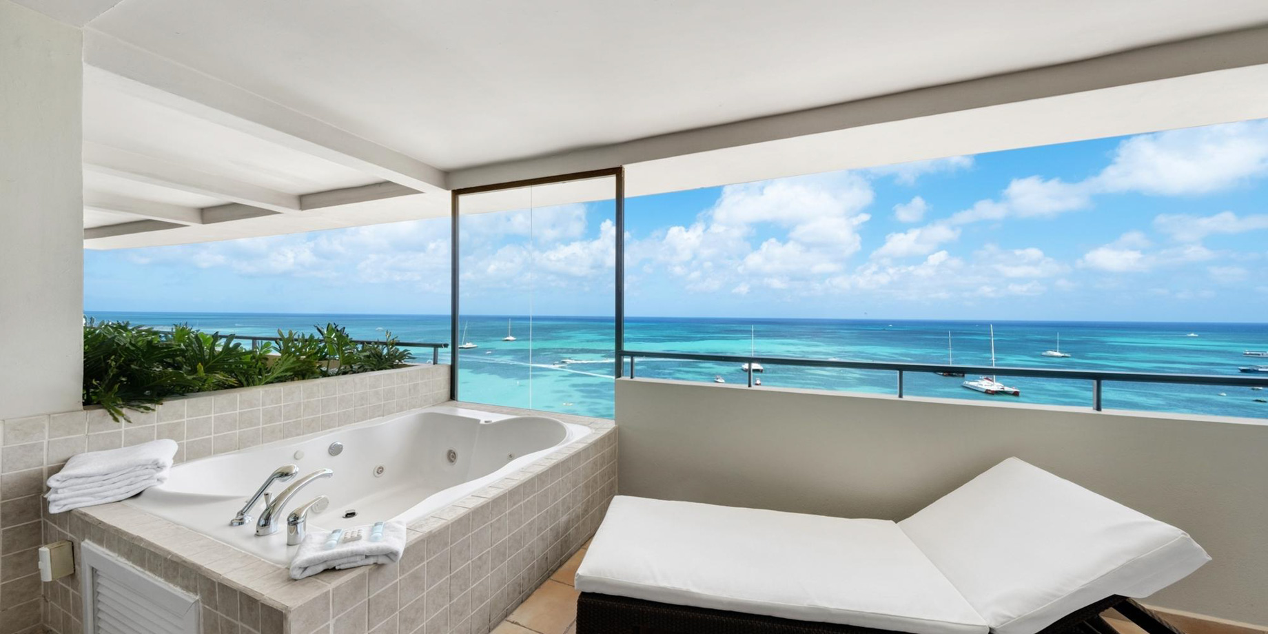 Barceló Aruba Palm Beach Resort - Noord, Aruba - Royal Level Master Suite