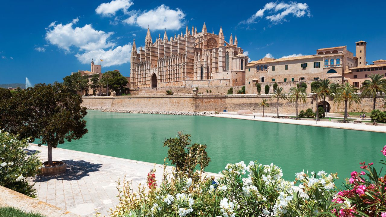Cathedral La Seu and Parc de la Mar in Palma de Mallorca, Balearic Islands, Spain